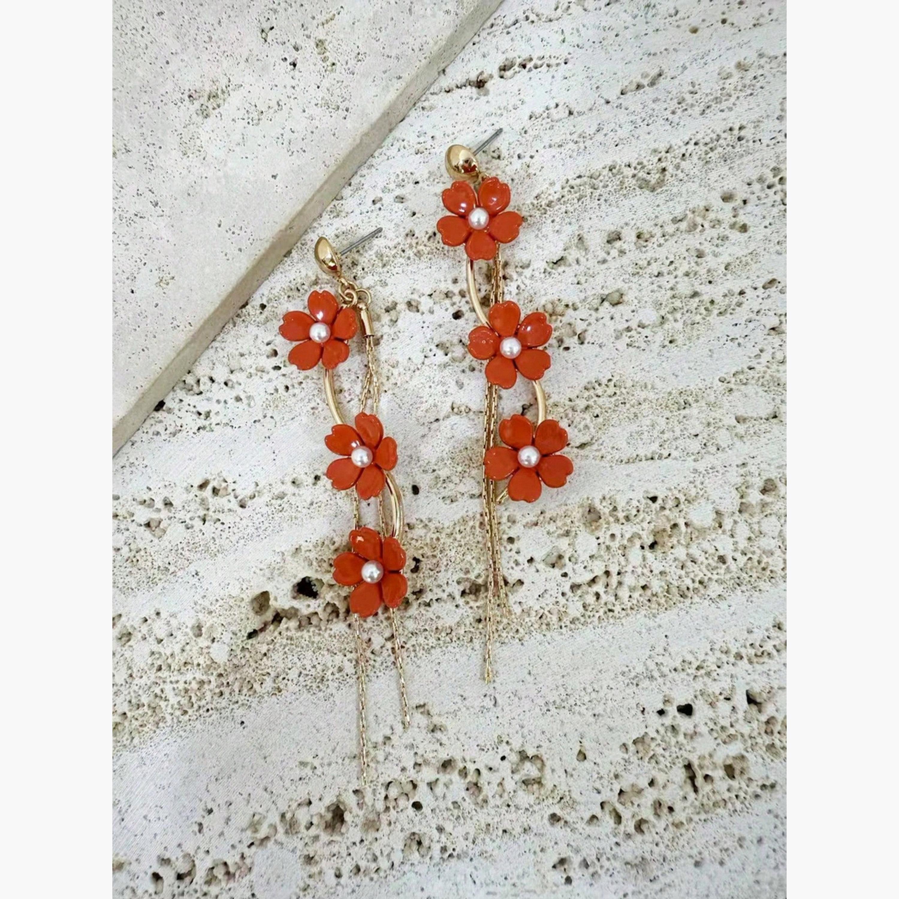 أقراط تيك تو النسائية المتدلية على شكل زهرة بشرابة-women-watchesandjewellery-jewellery-earrings-image-3