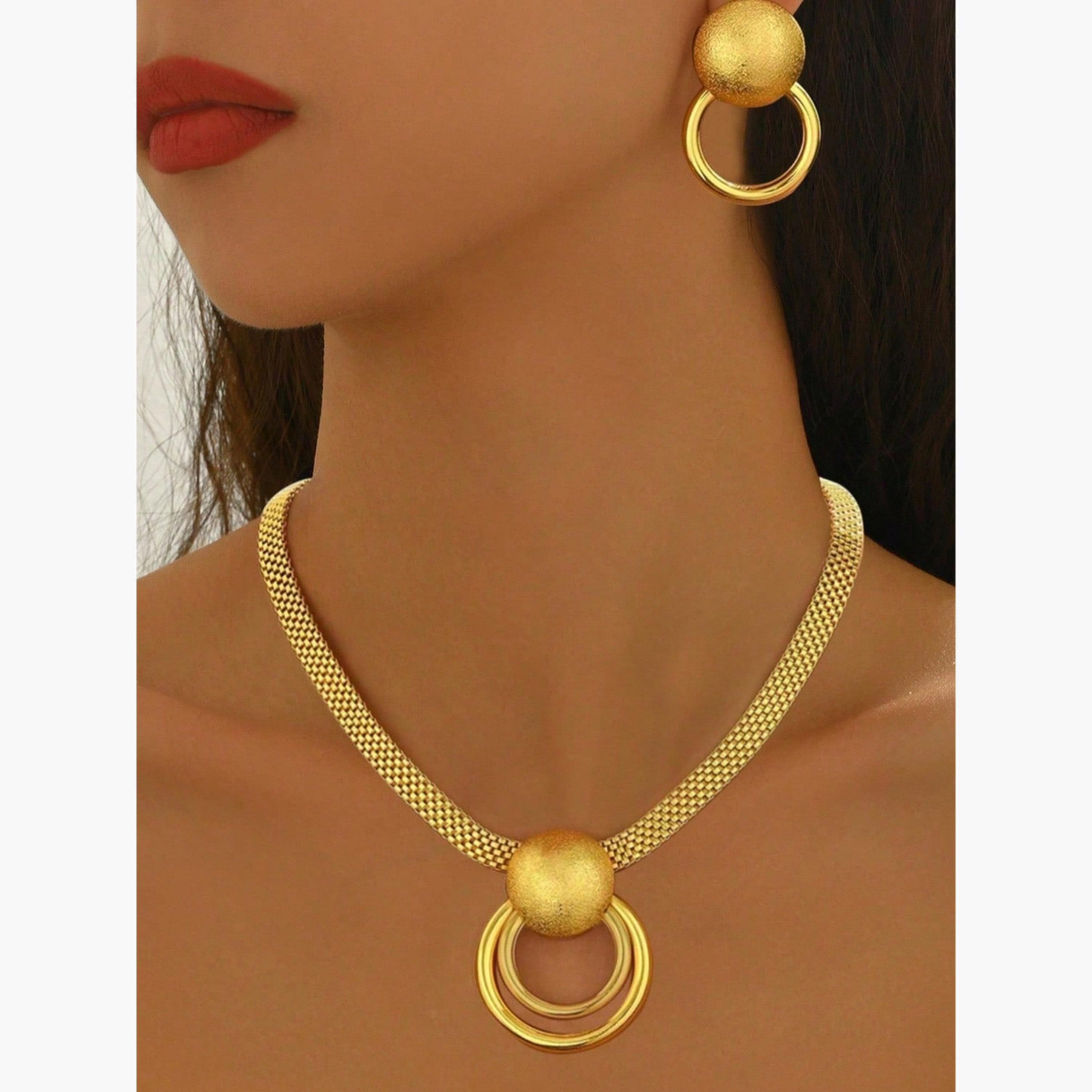 طقم قلادة وأقراط ذهبية بقلادة دائرية من تيك تو-women-watchesandjewellery-jewellery-jewellerysets-image-2