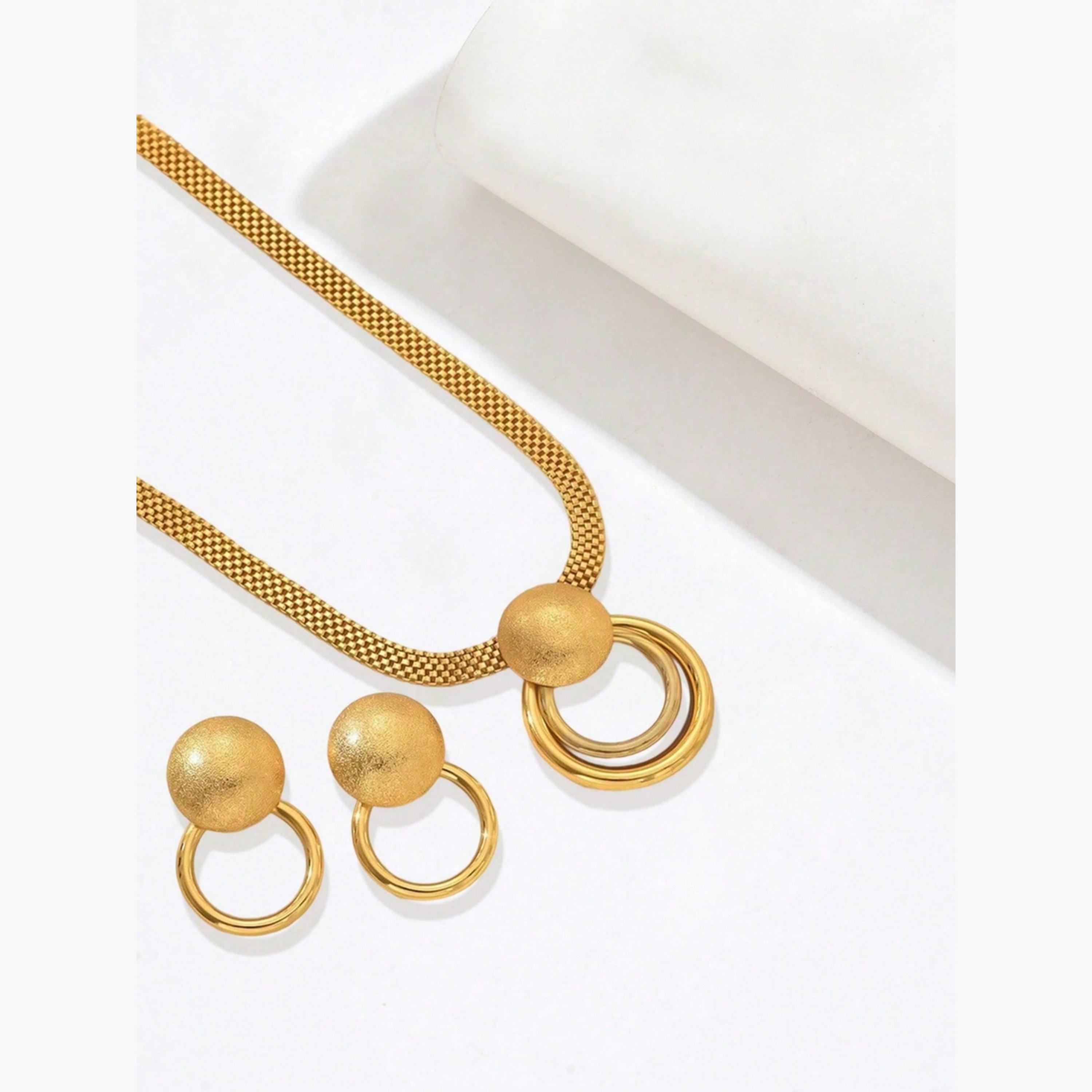 طقم قلادة وأقراط ذهبية بقلادة دائرية من تيك تو-women-watchesandjewellery-jewellery-jewellerysets-image-3