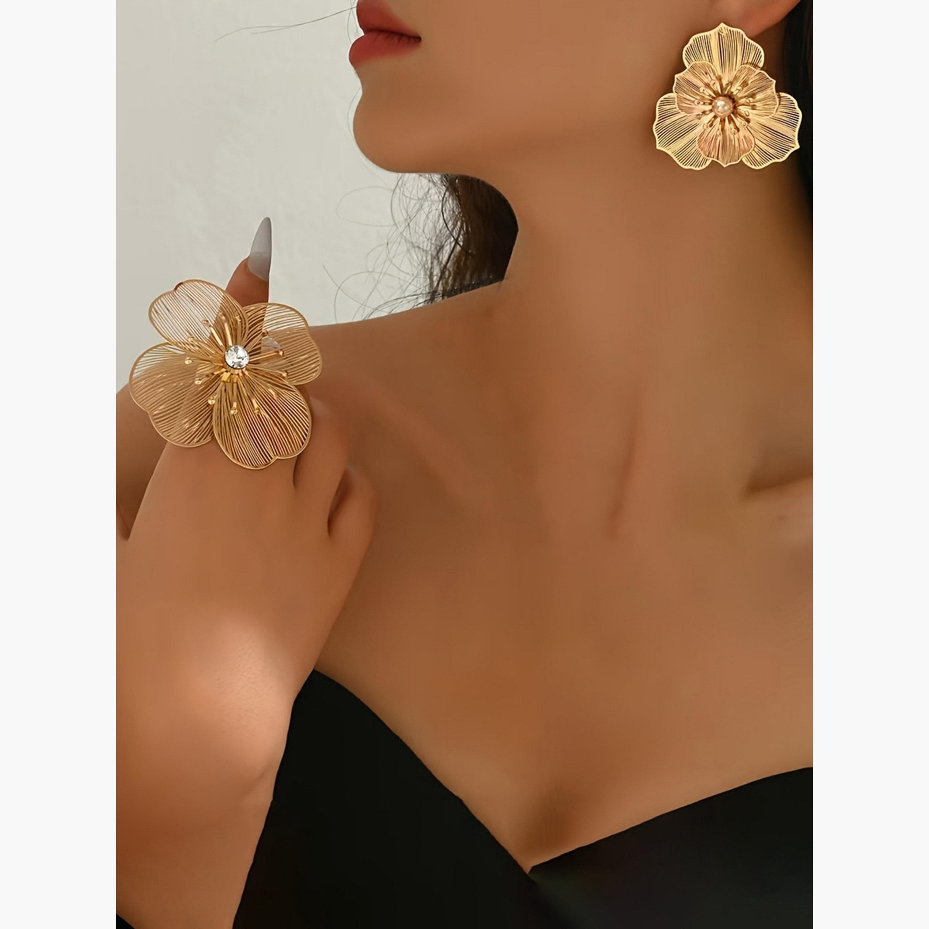 طقم خواتم وأقراط معدنية بتصميم زهور للنساء من تيك تو-women-watchesandjewellery-jewellery-jewellerysets-image-3