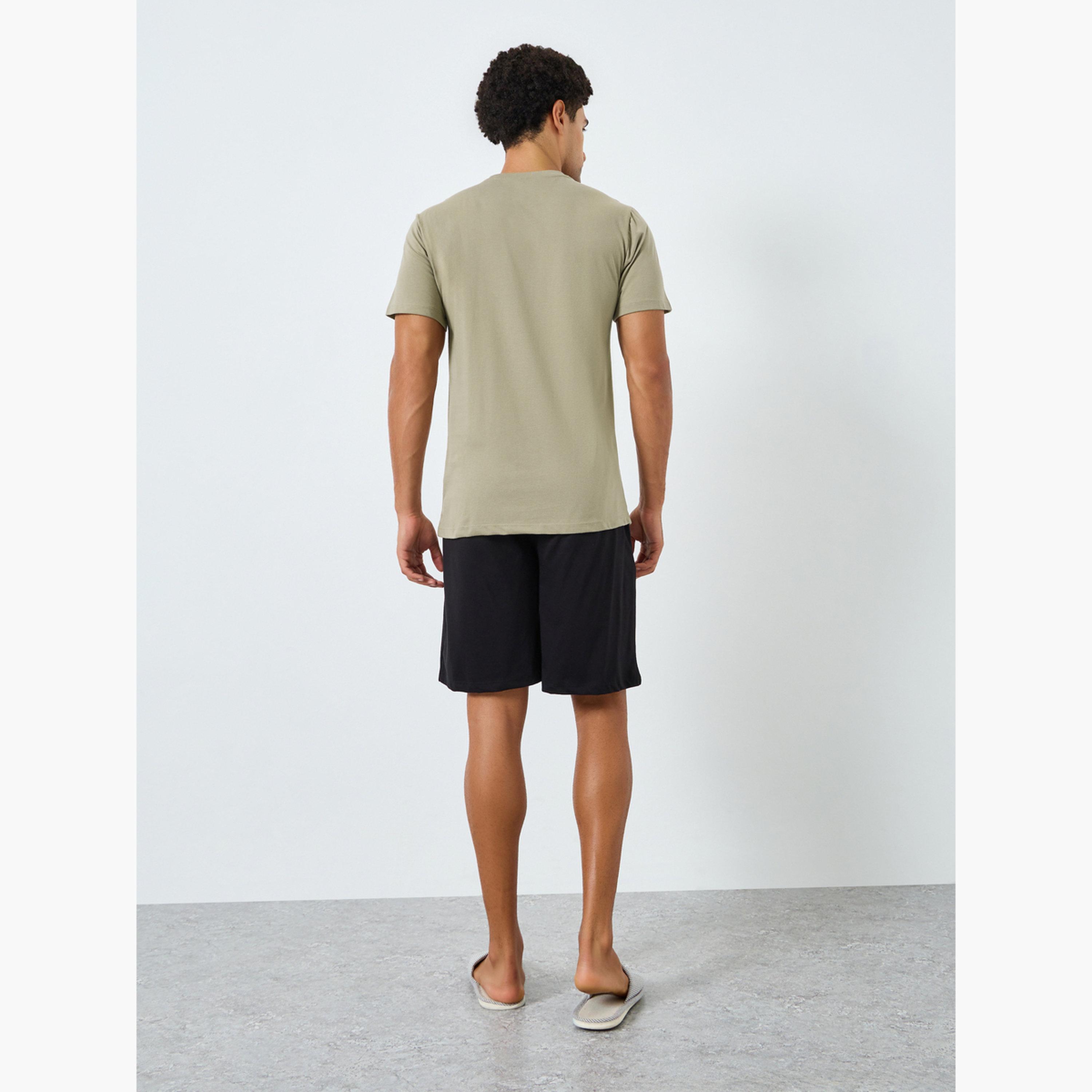 طقم من شورت وتيشيرت محبوك مطبع للرجال-men-clothing-nightwear-sets-image-5