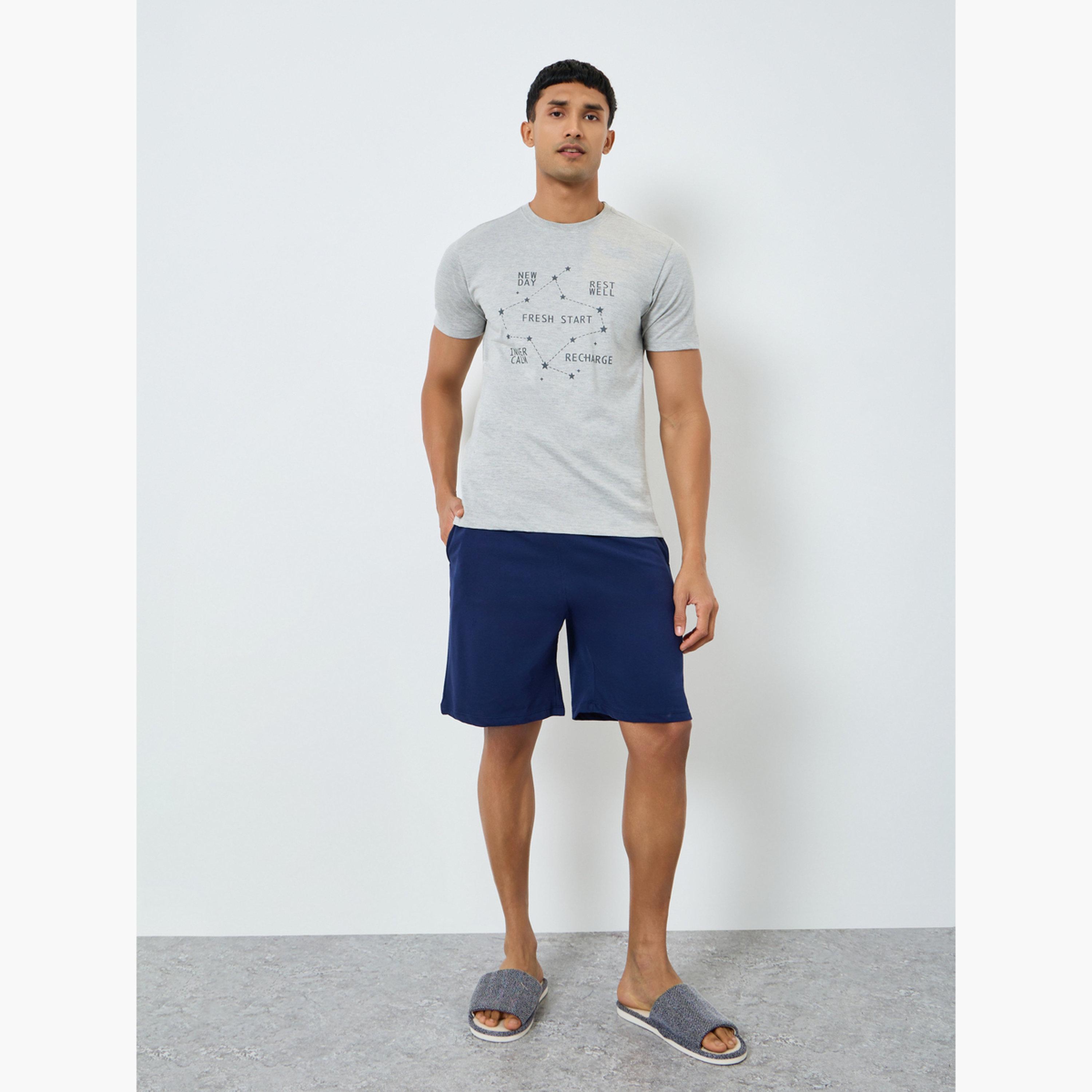 مجموعة من تيشيرت وشورت بتفاصيل محبوكة ومطبوعة-men-clothing-nightwear-sets-image-1