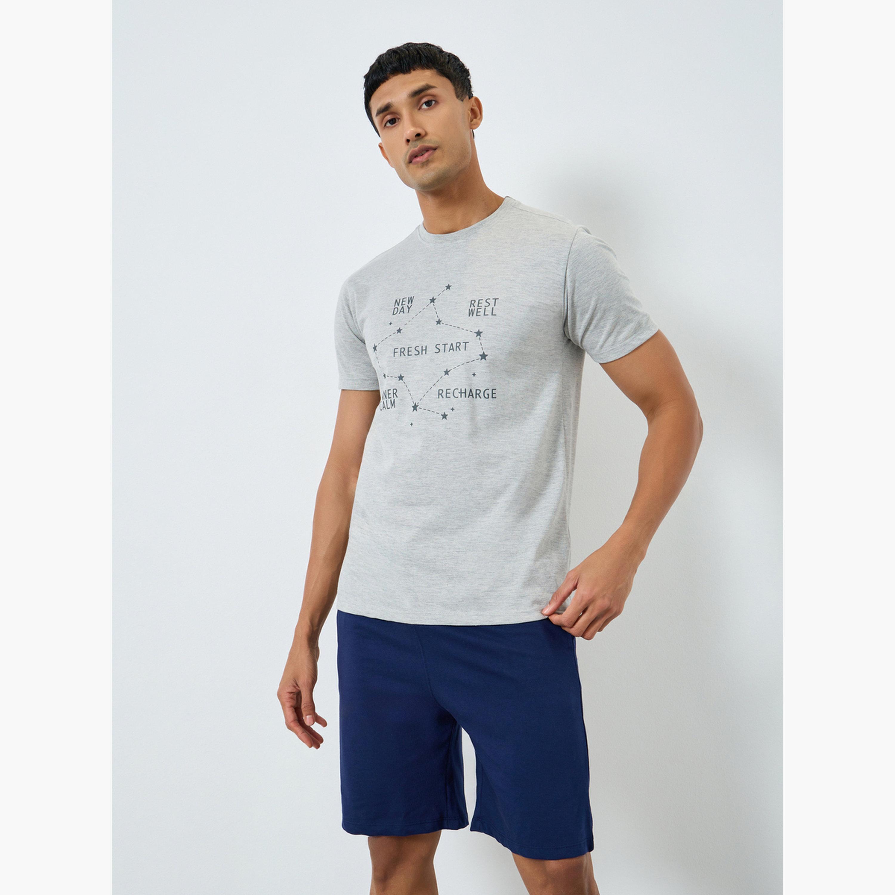 مجموعة من تيشيرت وشورت بتفاصيل محبوكة ومطبوعة-men-clothing-nightwear-sets-image-2