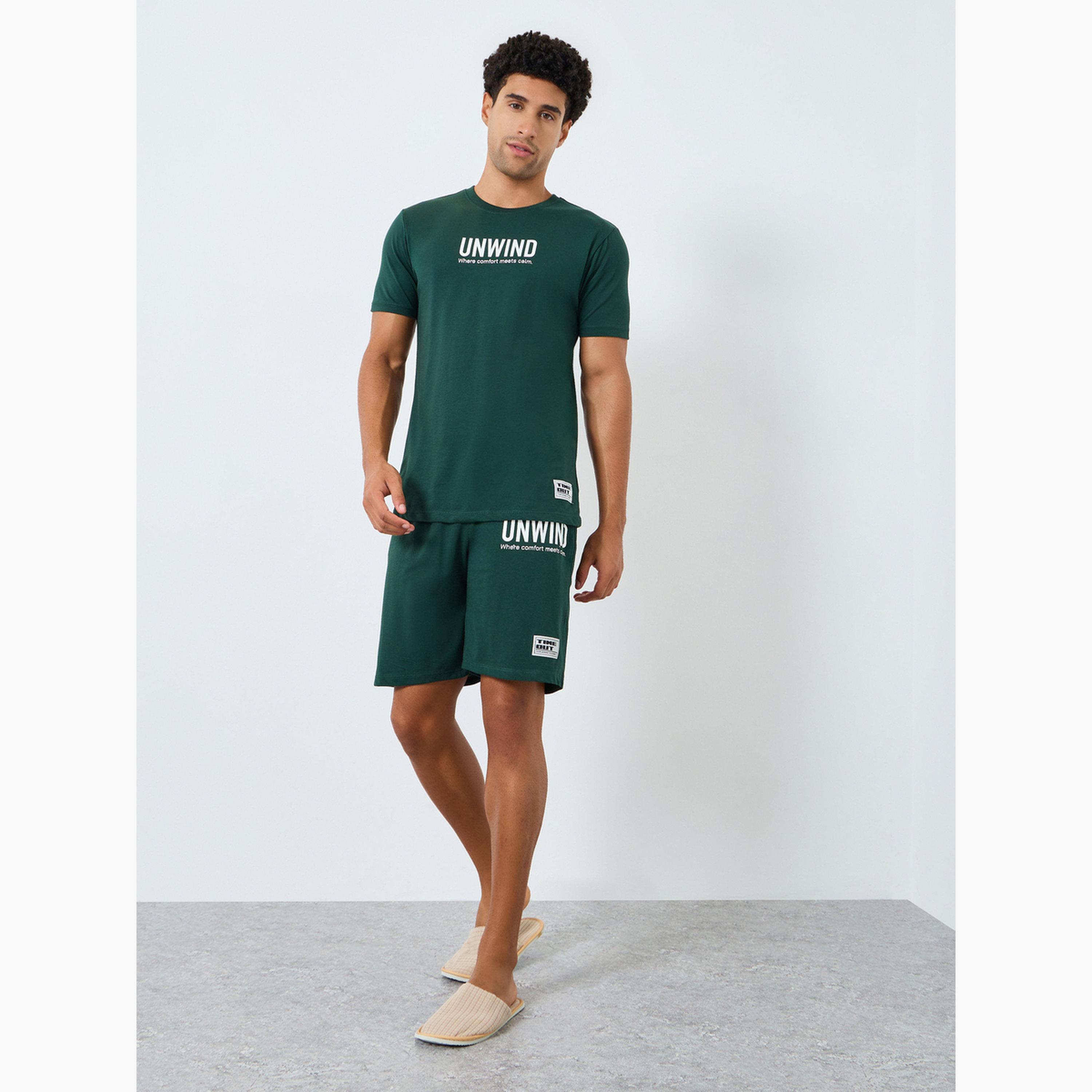 مجموعة من شورت وتيشيرت قطن بطبعة كتابة-men-clothing-nightwear-sets-image-1
