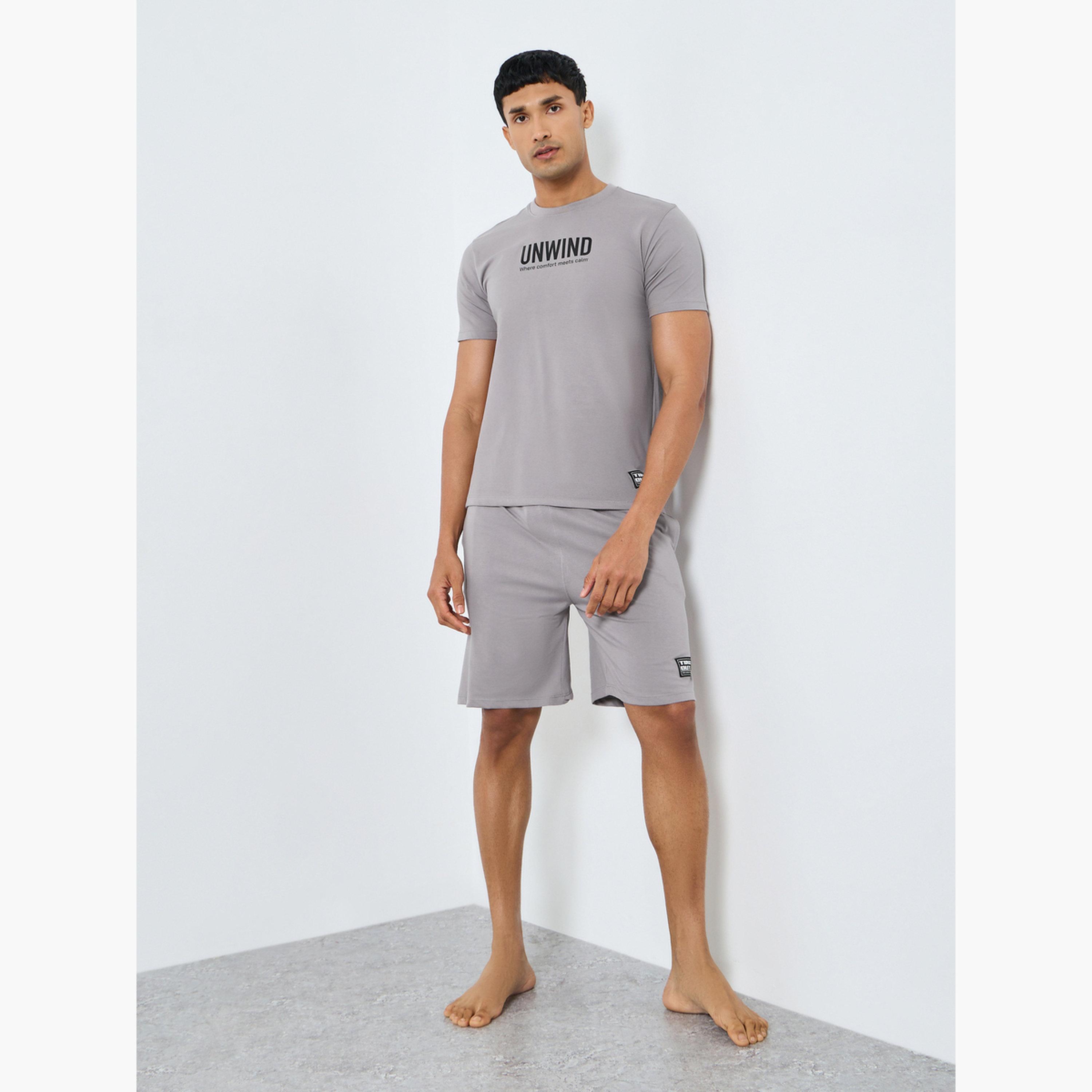 مجموعة من شورت وتيشيرت قطن بطبعة كتابة-men-clothing-nightwear-sets-image-1