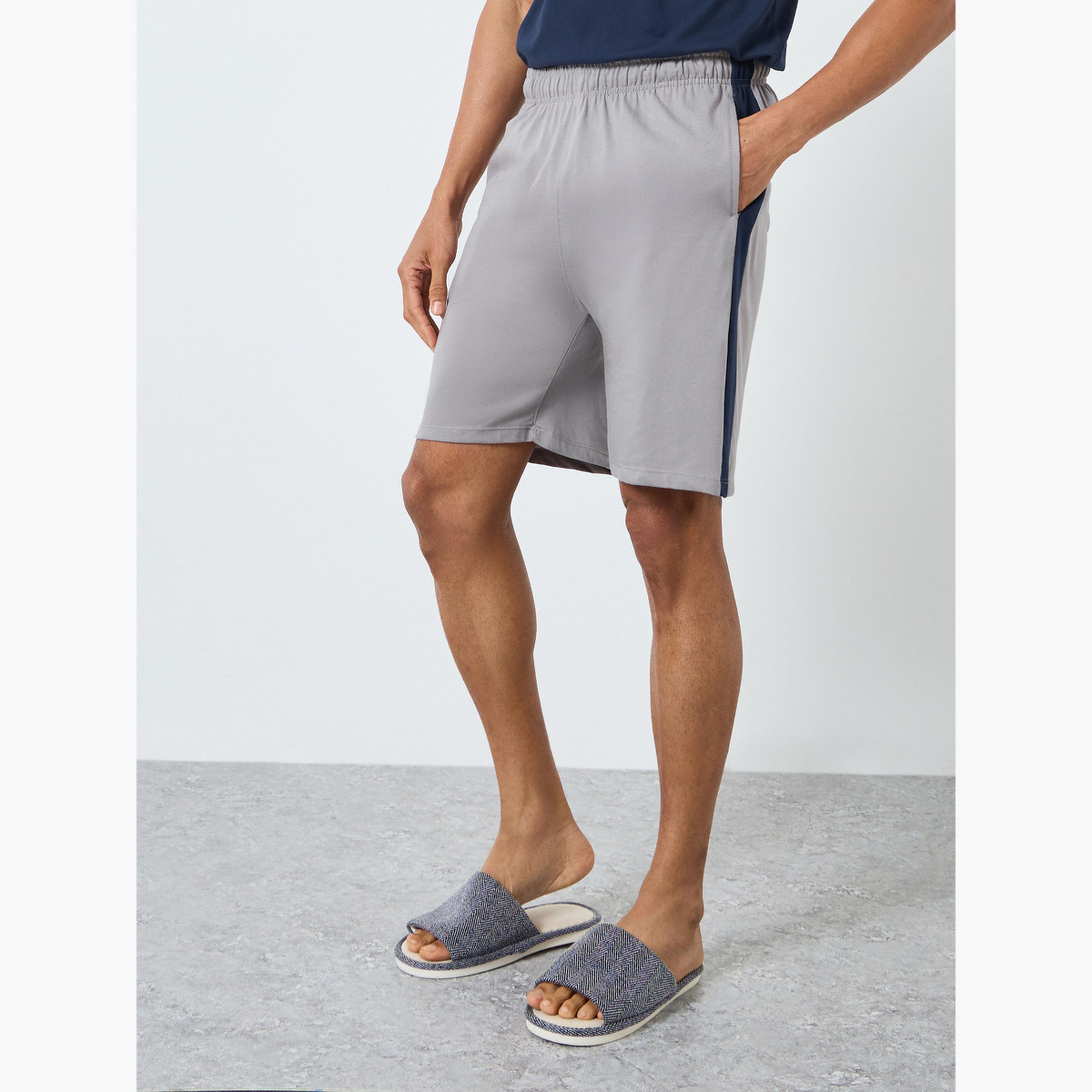 مجموعة من شورت وتيشيرت سادة بياقة دائرية-men-clothing-nightwear-sets-image-4