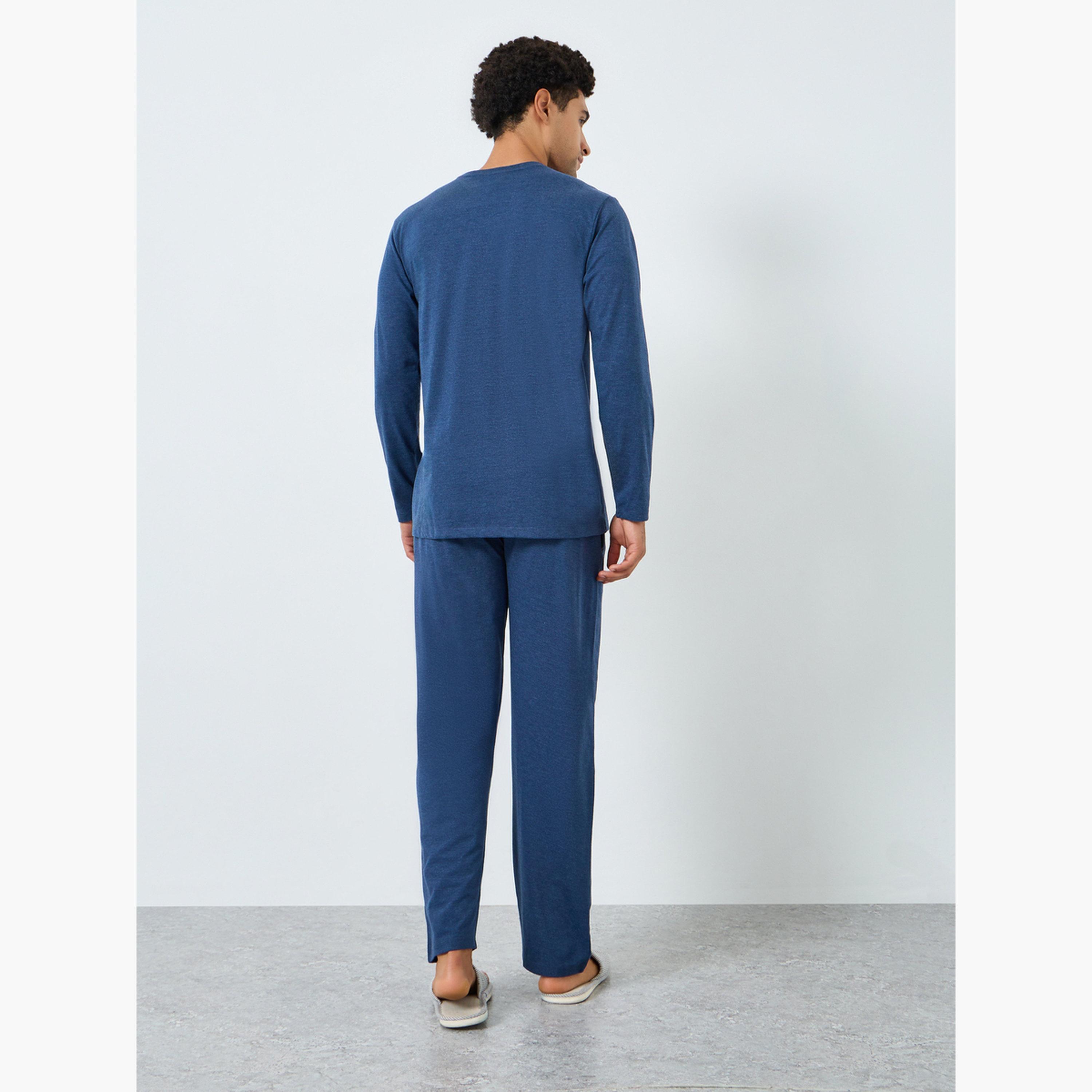 طقم بيجاما من بنطال وتيشيرت بأكمام طويلة-men-clothing-nightwear-sets-image-6