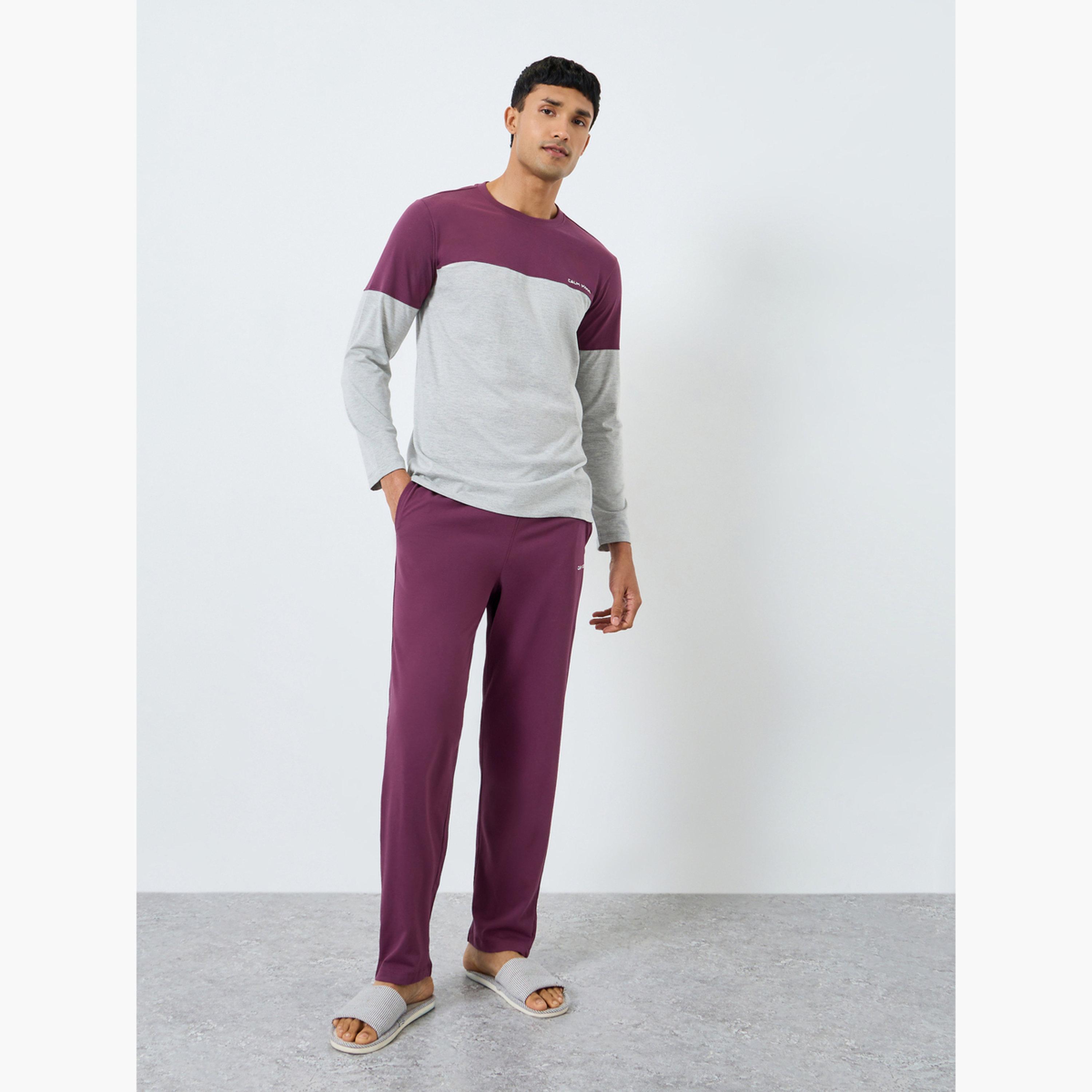 طقم بيجاما من تيشيرت بأكمام طويلة بنمط كتل الألوان وبنطال-men-clothing-nightwear-sets-image-1