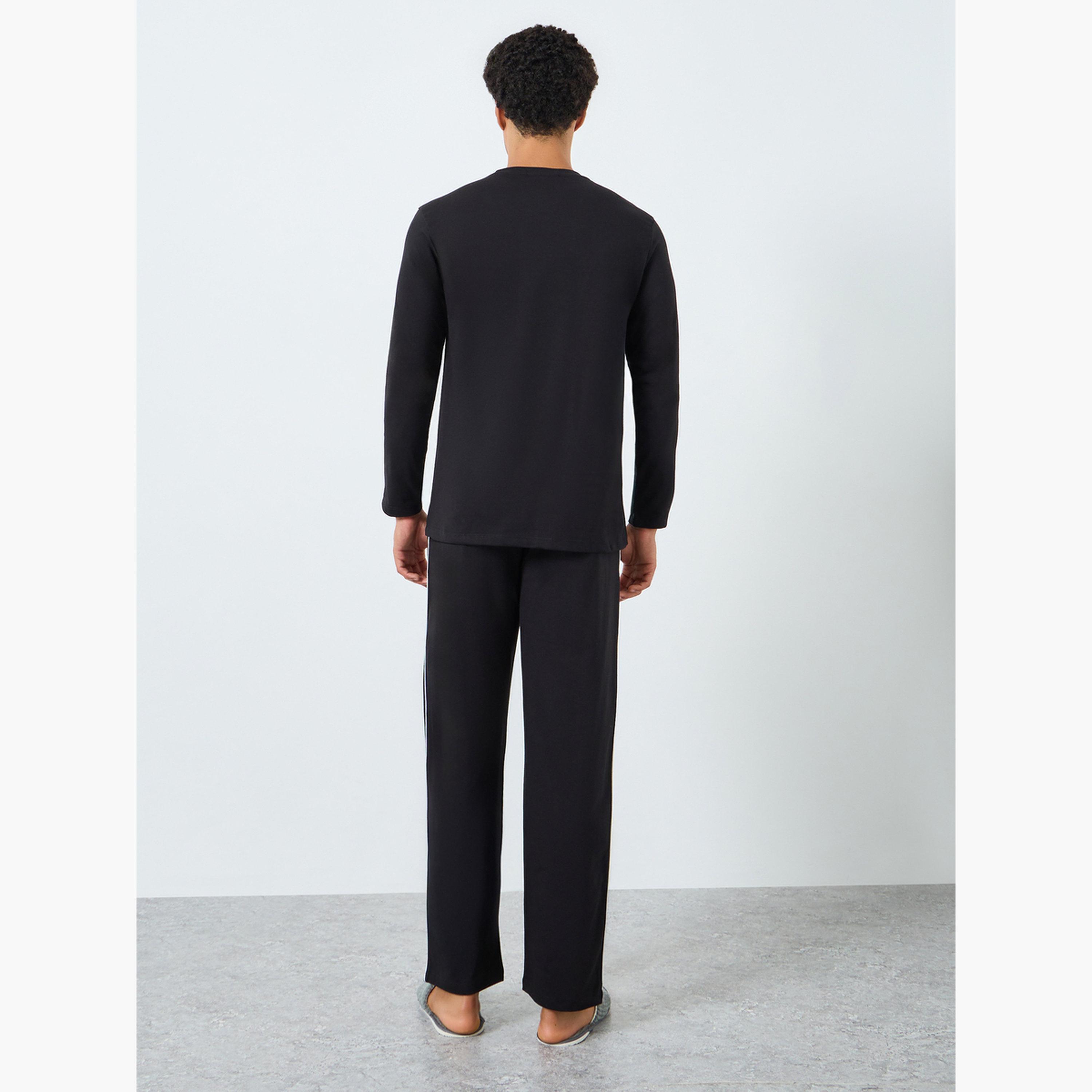 طقم بيجاما من بنطال وتيشيرت بأكمام طويلة-men-clothing-nightwear-sets-image-5