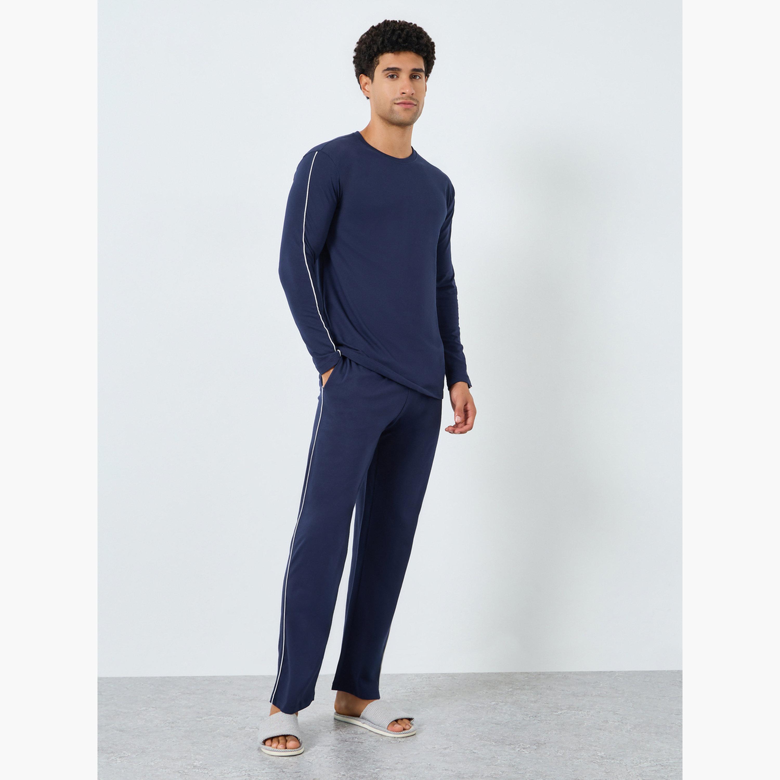 طقم بيجاما من تيشيرت محبوك سادة وبنطال-men-clothing-nightwear-sets-image-1