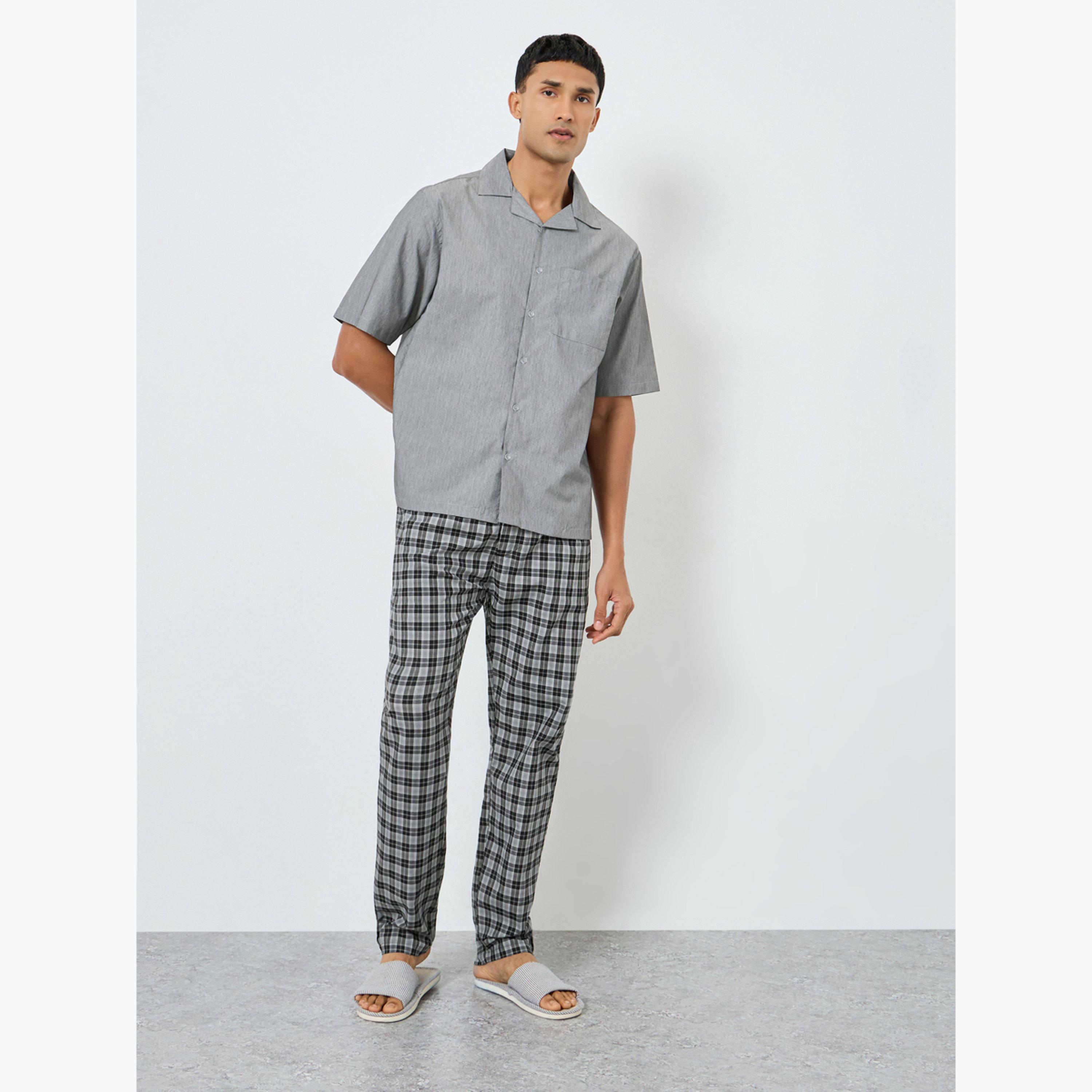 طقم بيجاما من بنطال كاروهات وقميص بأزرار غلق-men-clothing-nightwear-sets-image-1
