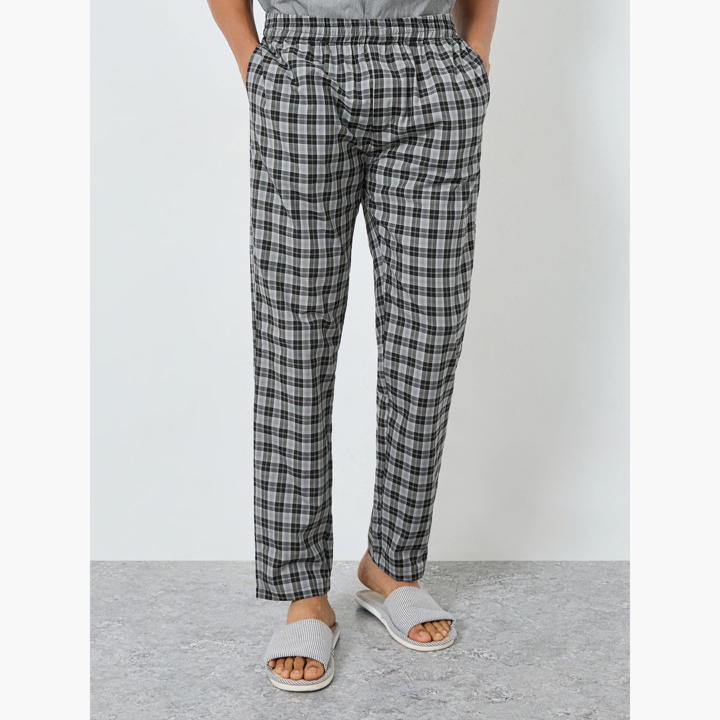 طقم بيجاما من بنطال كاروهات وقميص بأزرار غلق-men-clothing-nightwear-sets-image-5