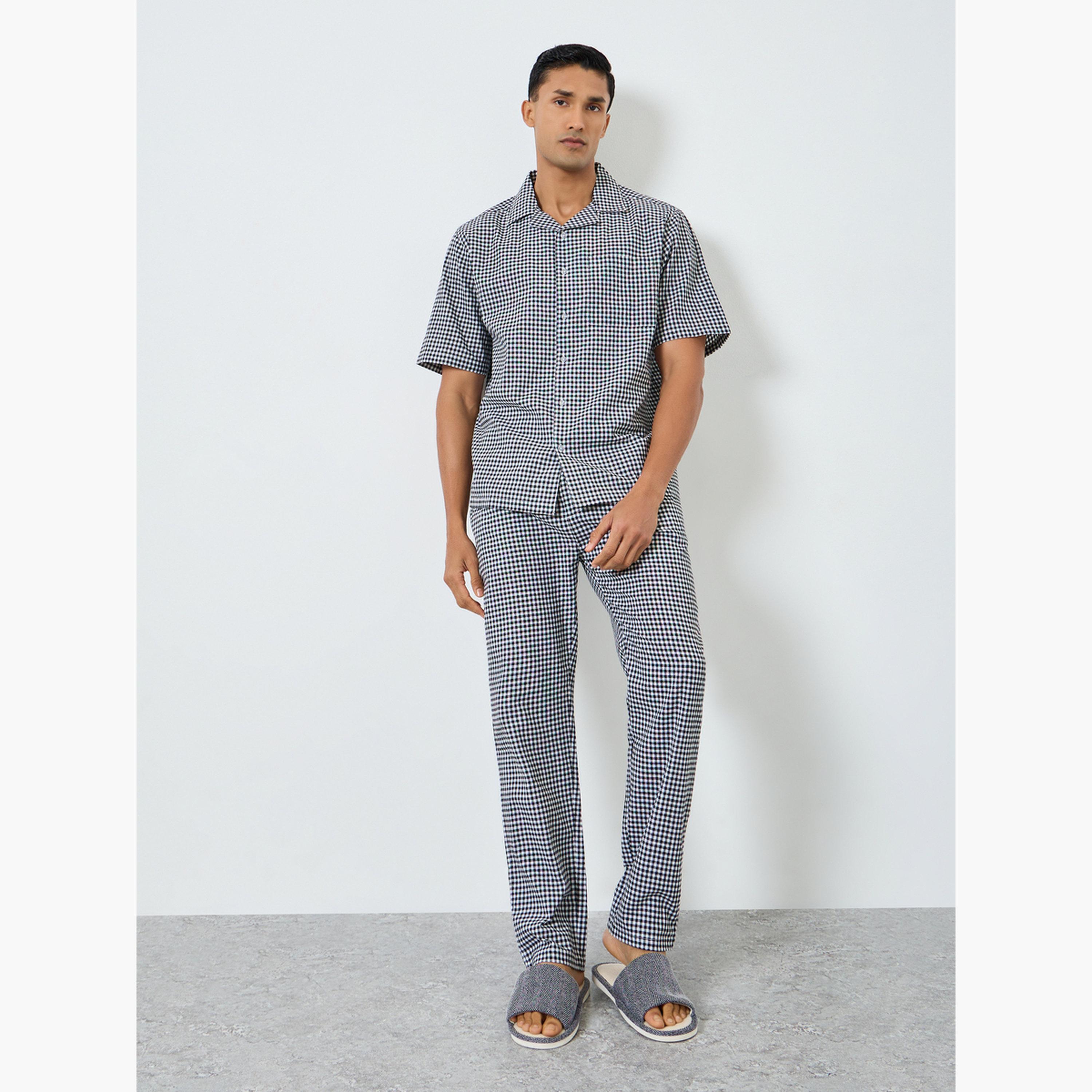 طقم قميص بنقشة مربعات وأزرار وبيجاما-men-clothing-nightwear-sets-image-1