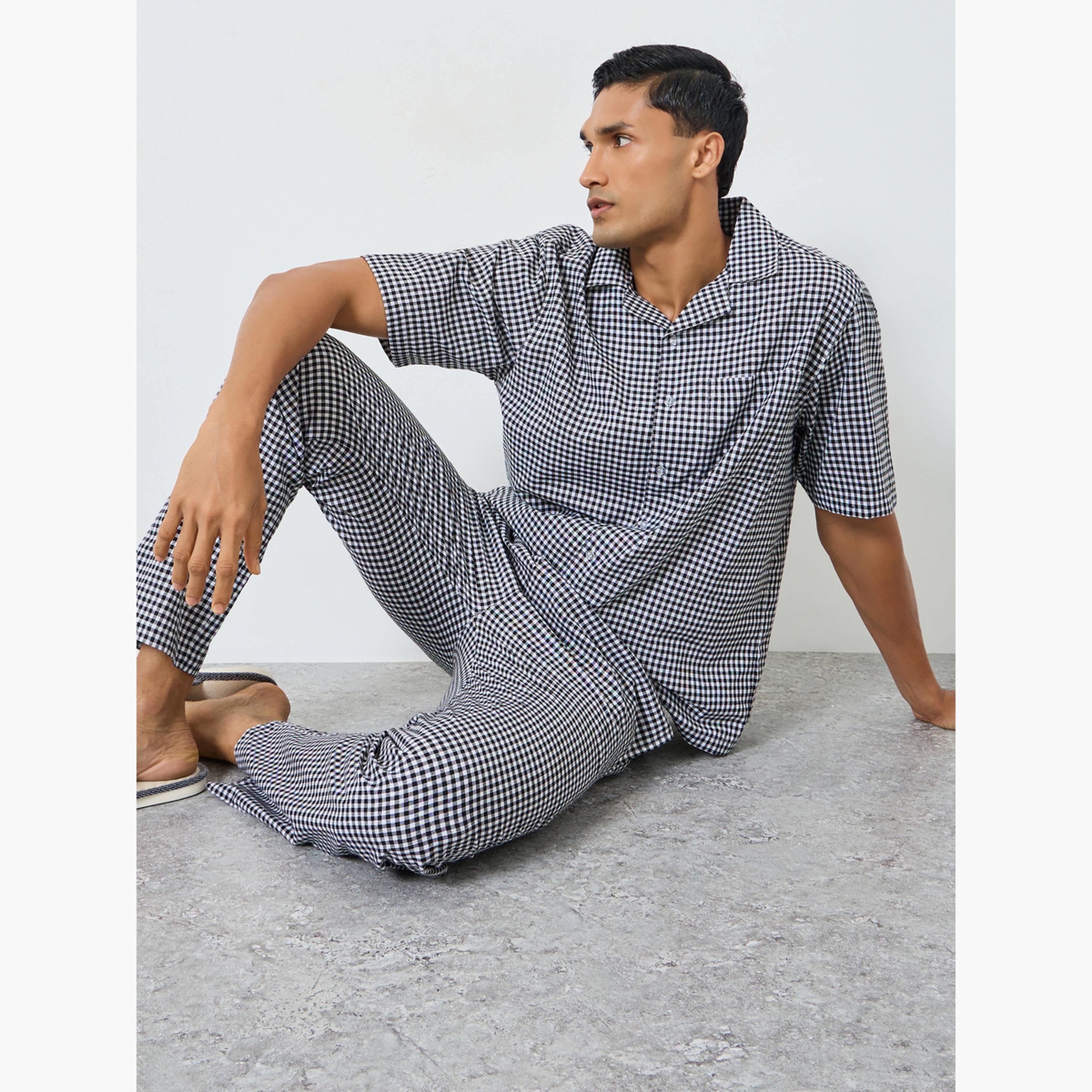 طقم قميص بنقشة مربعات وأزرار وبيجاما-men-clothing-nightwear-sets-image-3