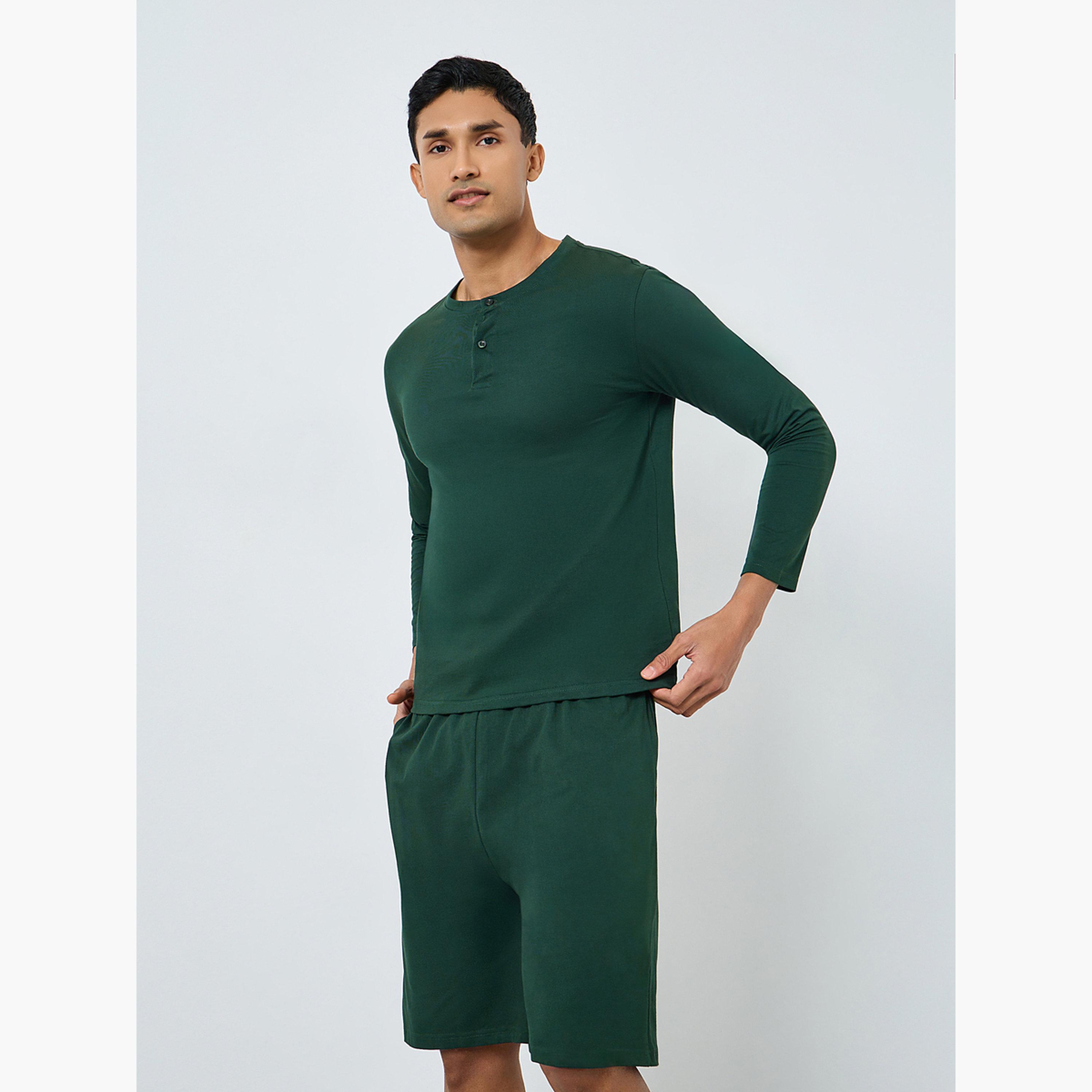 طقم بيجاما من شورت وتيشيرت بأكمام طويلة-men-clothing-nightwear-sets-image-2