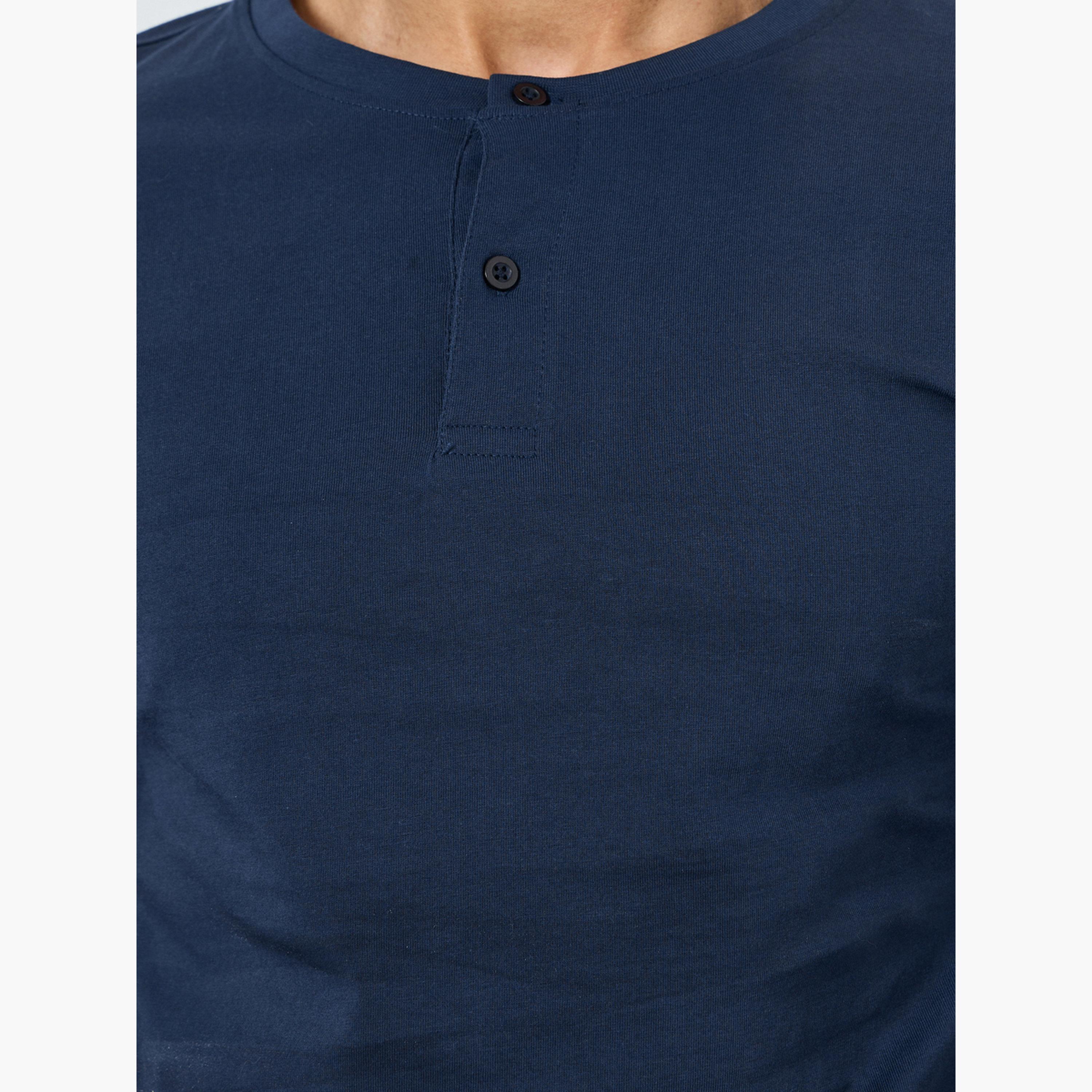 طقم بيجاما من شورت وتيشيرت بأكمام طويلة-men-clothing-nightwear-sets-image-5