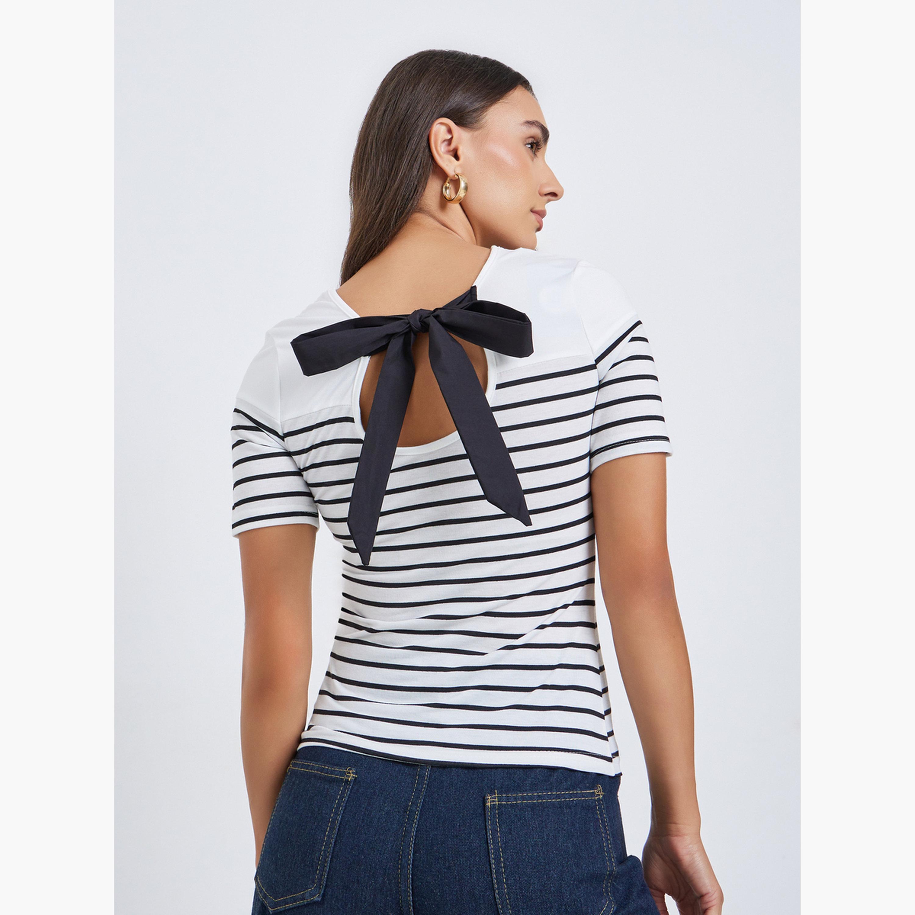 ستايلي - بلوزة مخططة برقبة دائرية وتفاصيل عقدة خلفية-women-clothing-tshirts-image-3