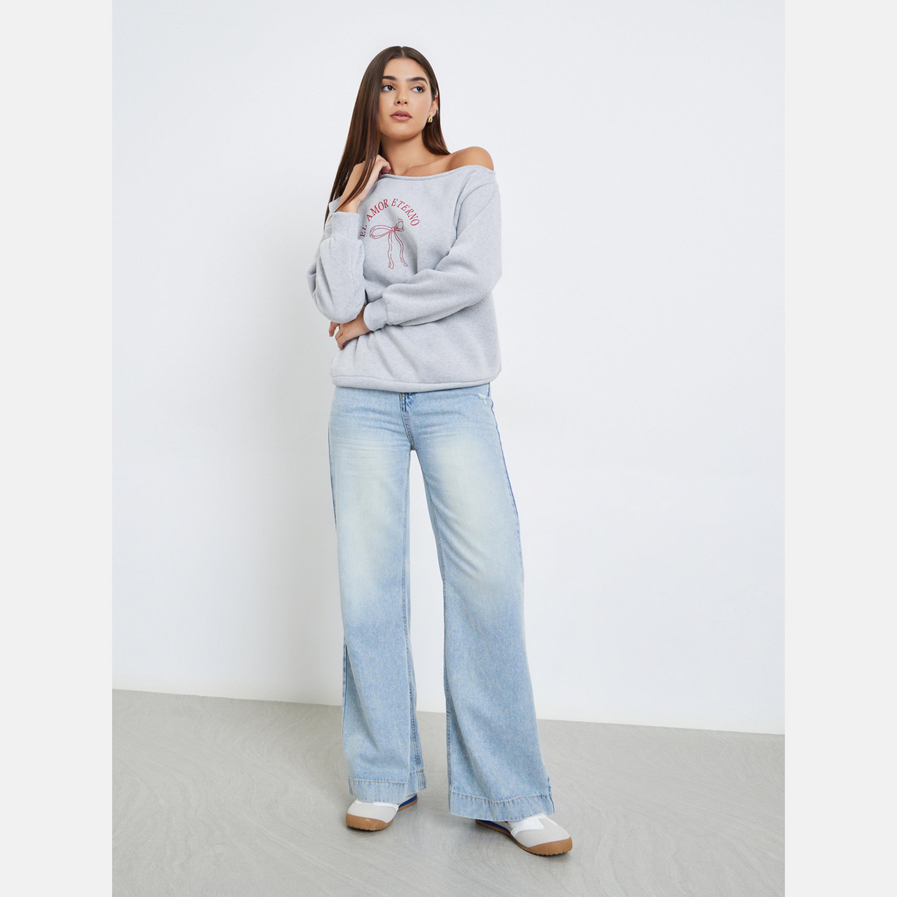 ستايلي - سويت شيرت نسائي بأكمام طويلة رقبة غير متماثلة مطبوع عليه شعار-women-clothing-hoodiesandsweatshirts-sweatshirts-image-2