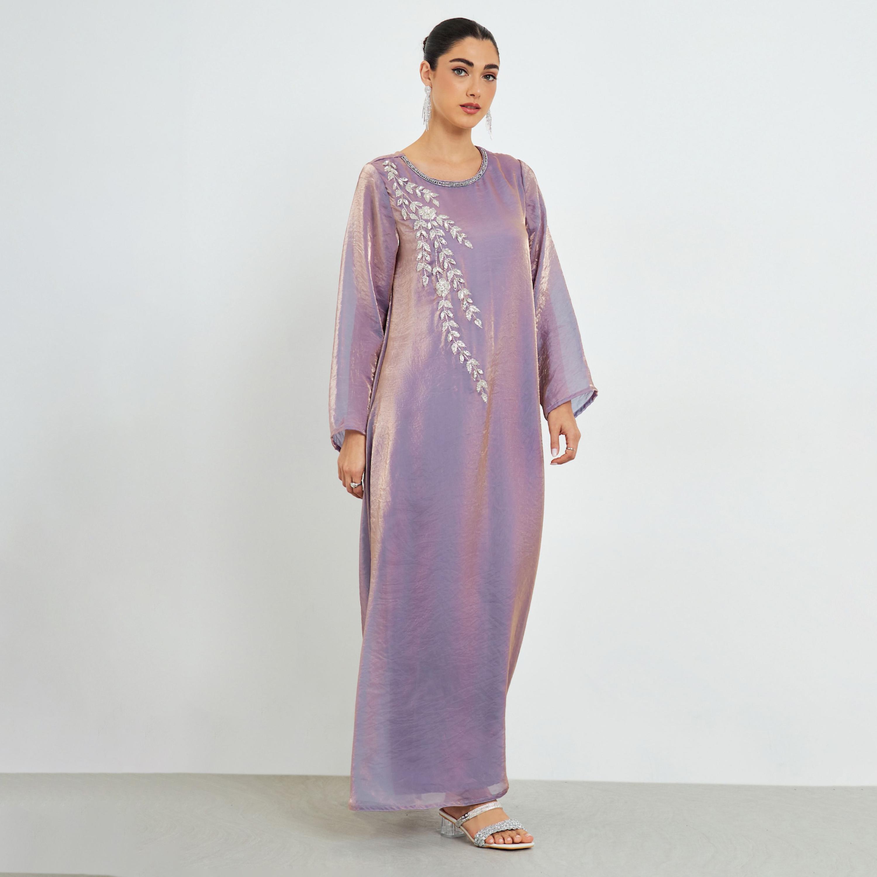 جلابية بحافة واسعة وتفاصيل مُطرّزة-women-arabicclothing-jalabiyas-image-1