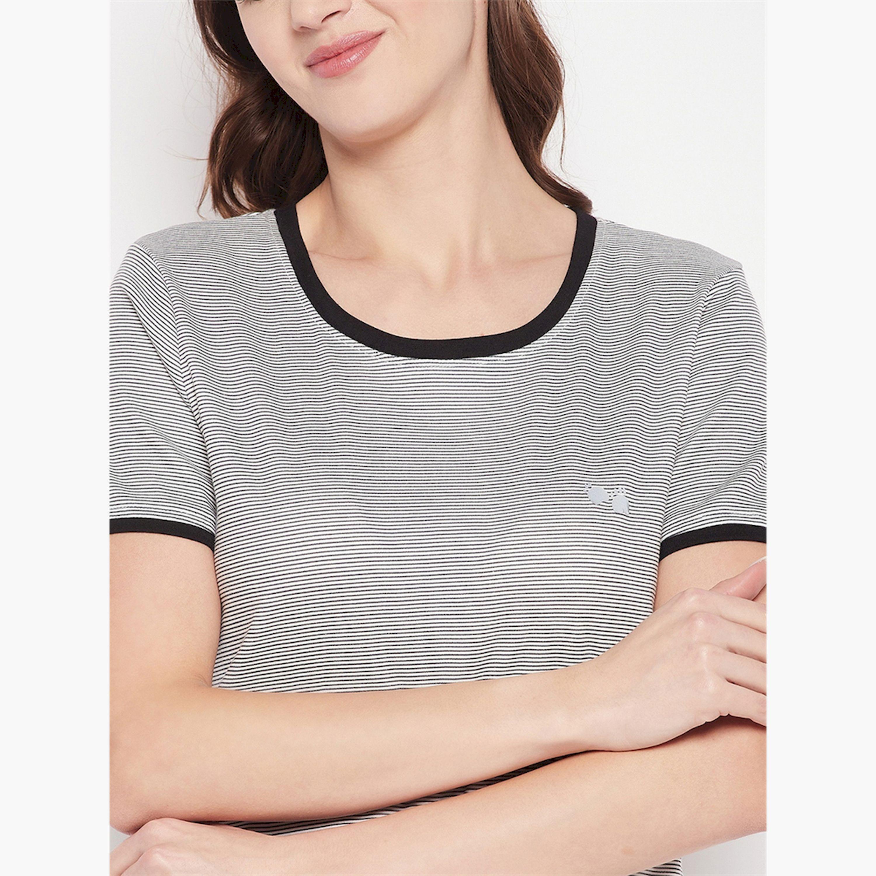 طقم بيجاما قطن بريميوم من بنطال وتيشيرت بطبعات-women-clothing-nightwear-pyjamas-longsets-image-5