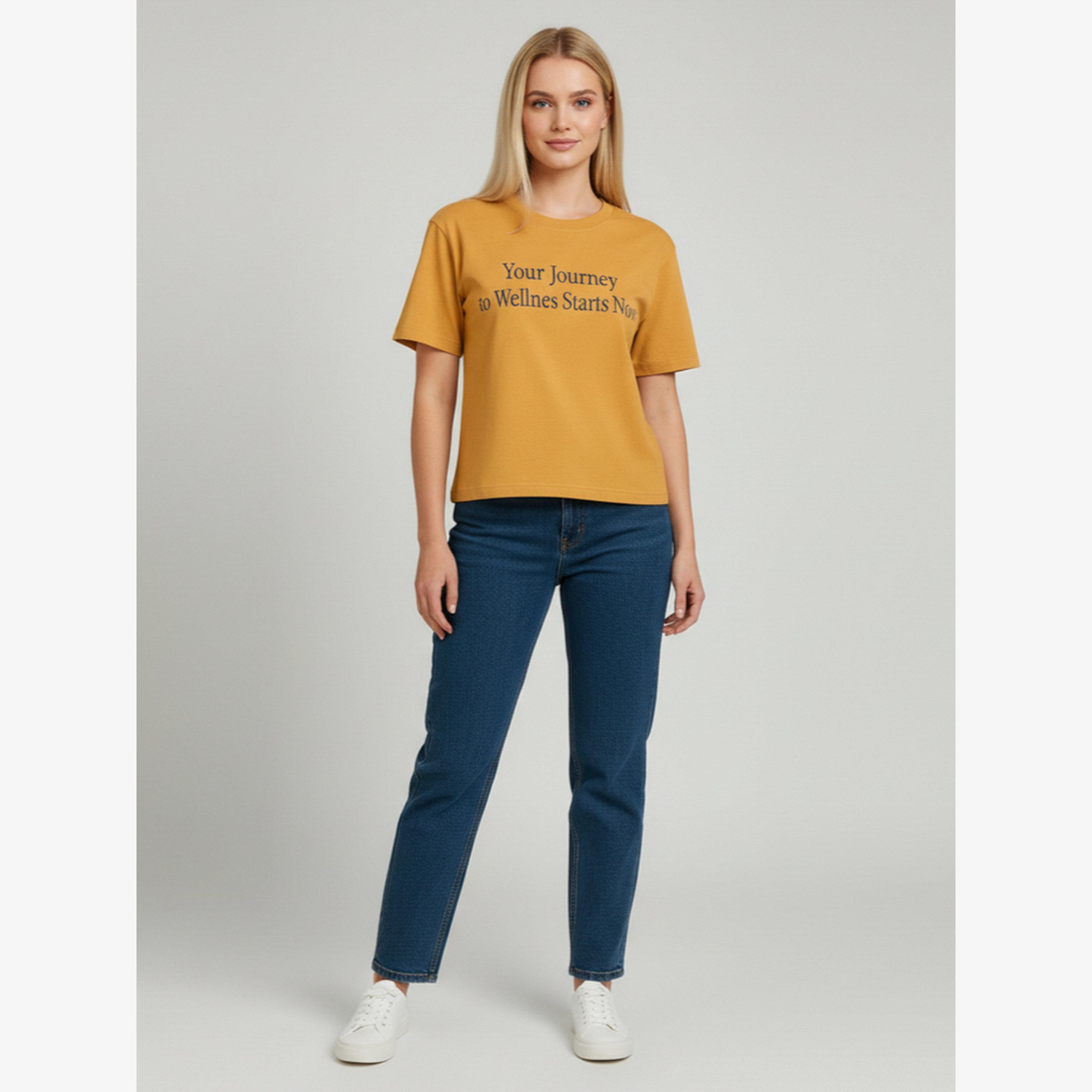 تيشيرت قطني مطبوع برقبة دائرية بلون الخردل من بوز بوز، بقصة عادية-women-clothing-tshirts-image-3