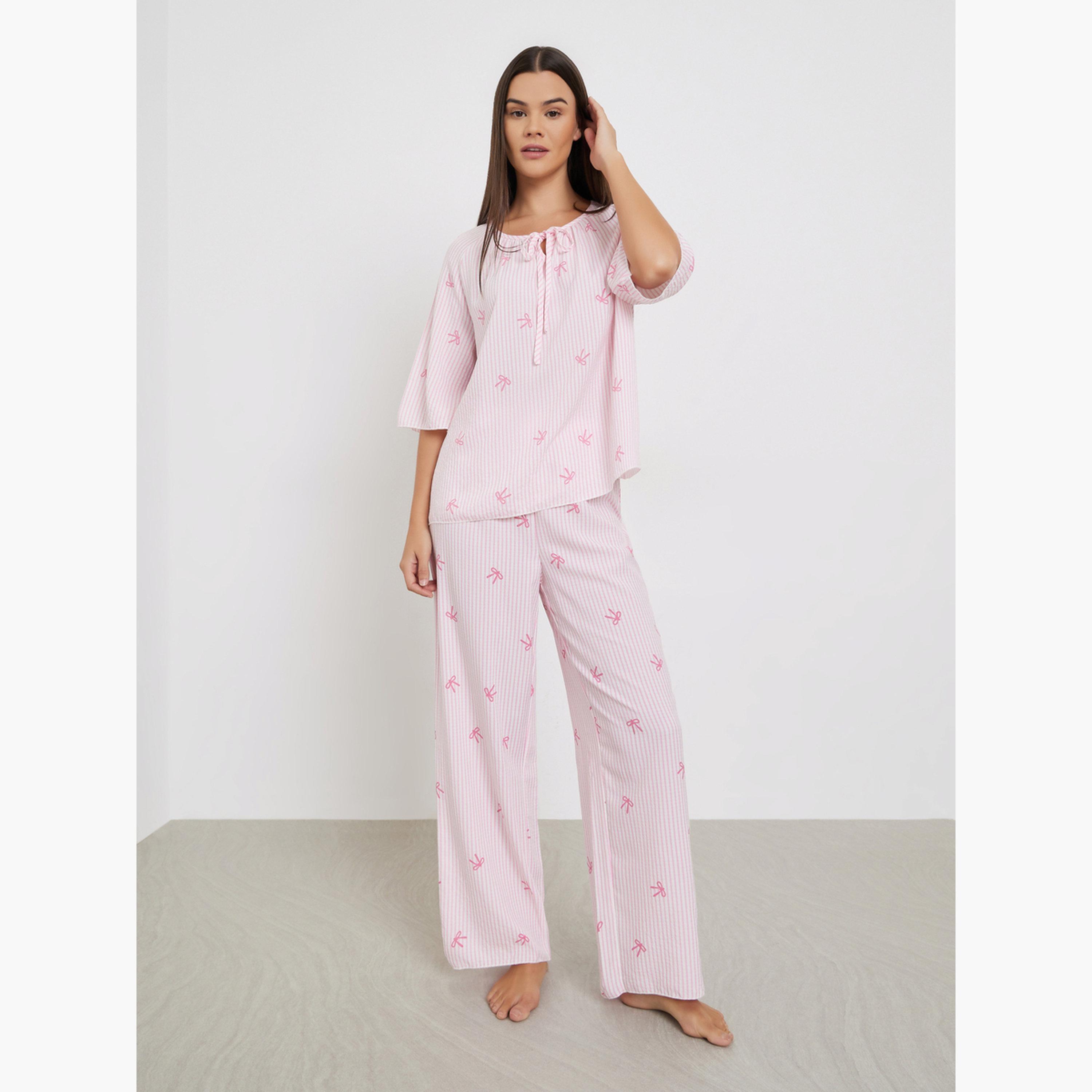 ستايلي - بيجاما ببلوزة برقبة قابلة للربط وببطبعة خطوط وأقواس تغطيها بالكامل-women-clothing-nightwear-pyjamas-longsets-image-1