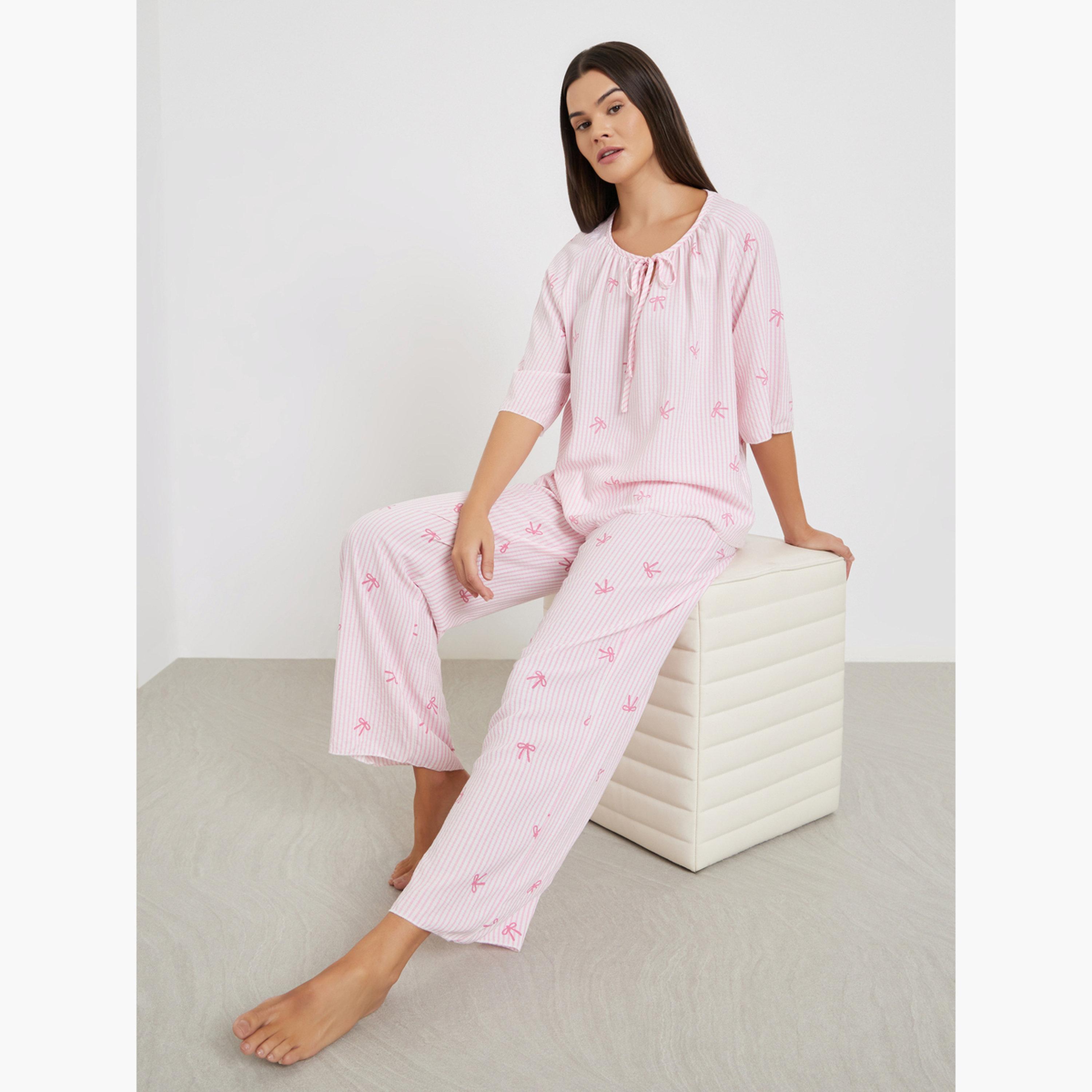 ستايلي - بيجاما ببلوزة برقبة قابلة للربط وببطبعة خطوط وأقواس تغطيها بالكامل-women-clothing-nightwear-pyjamas-longsets-image-2