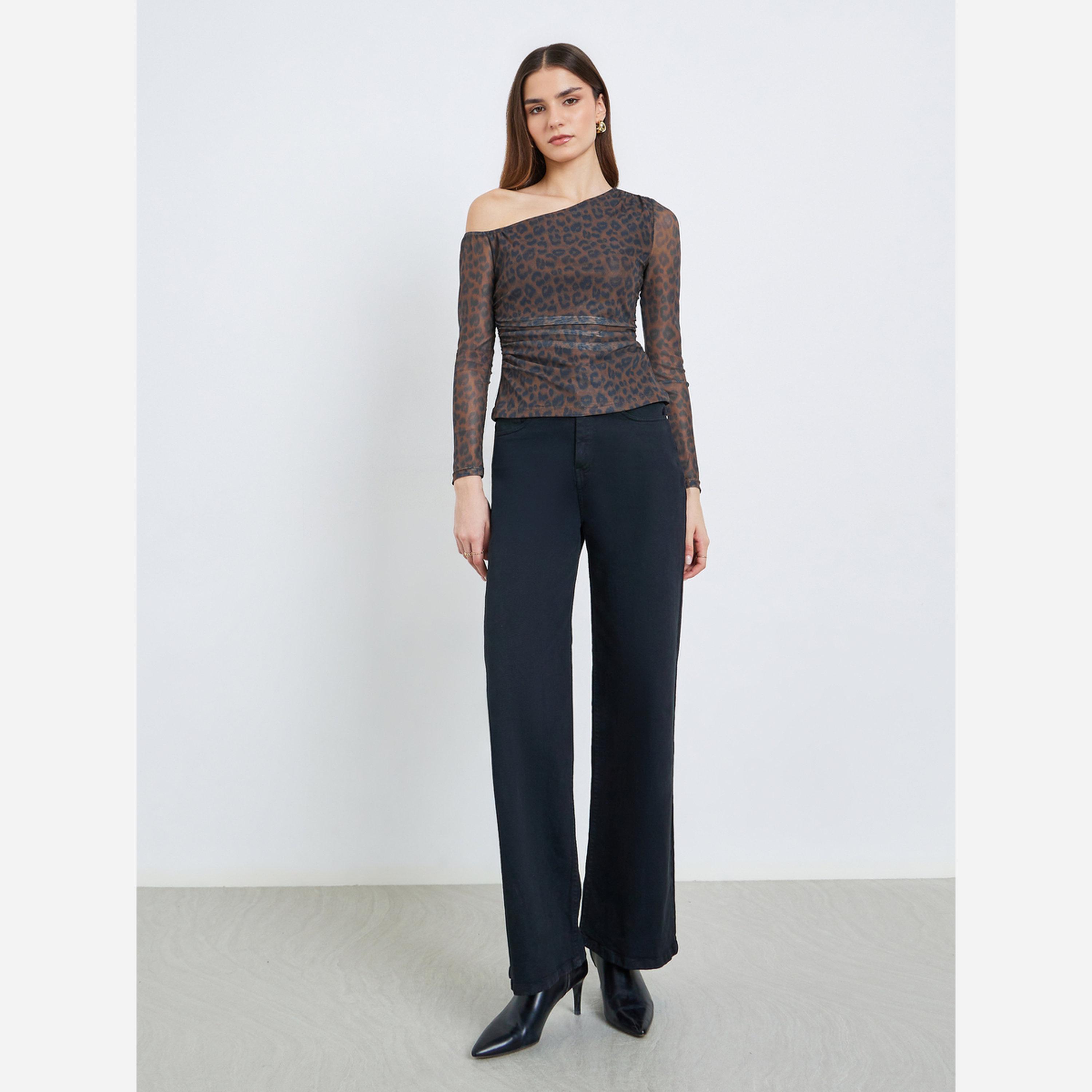 ستايلي - بلوزة للنساء ضيقة من التريكو طبعة جلد حيوان لون بني-women-clothing-shirtsandblouses-blouses-image-2