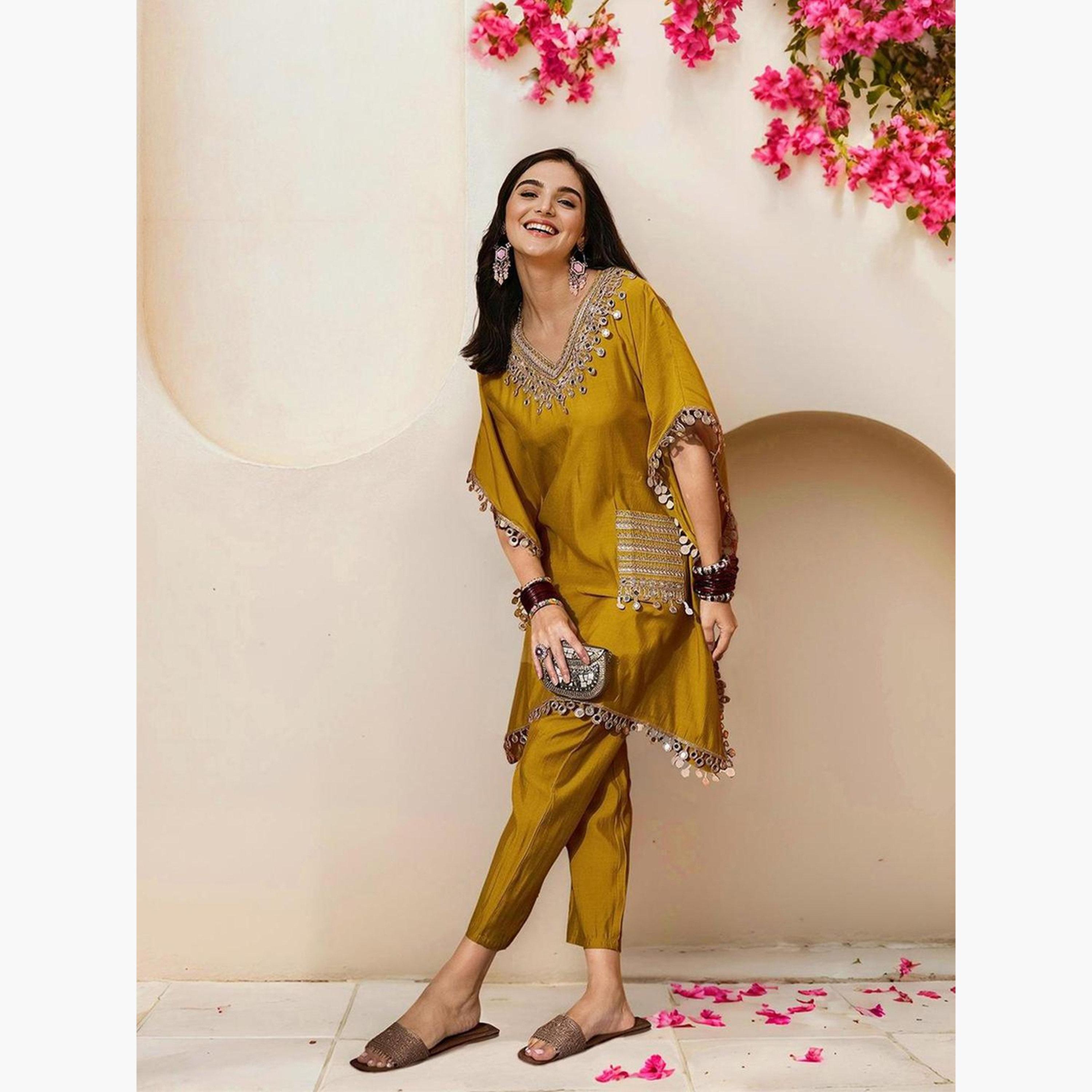 إيشين - طقم كورتا وبنطال من مزيج الحرير الأصفر-women-clothing-ethnicwear-kurtasets-image-2