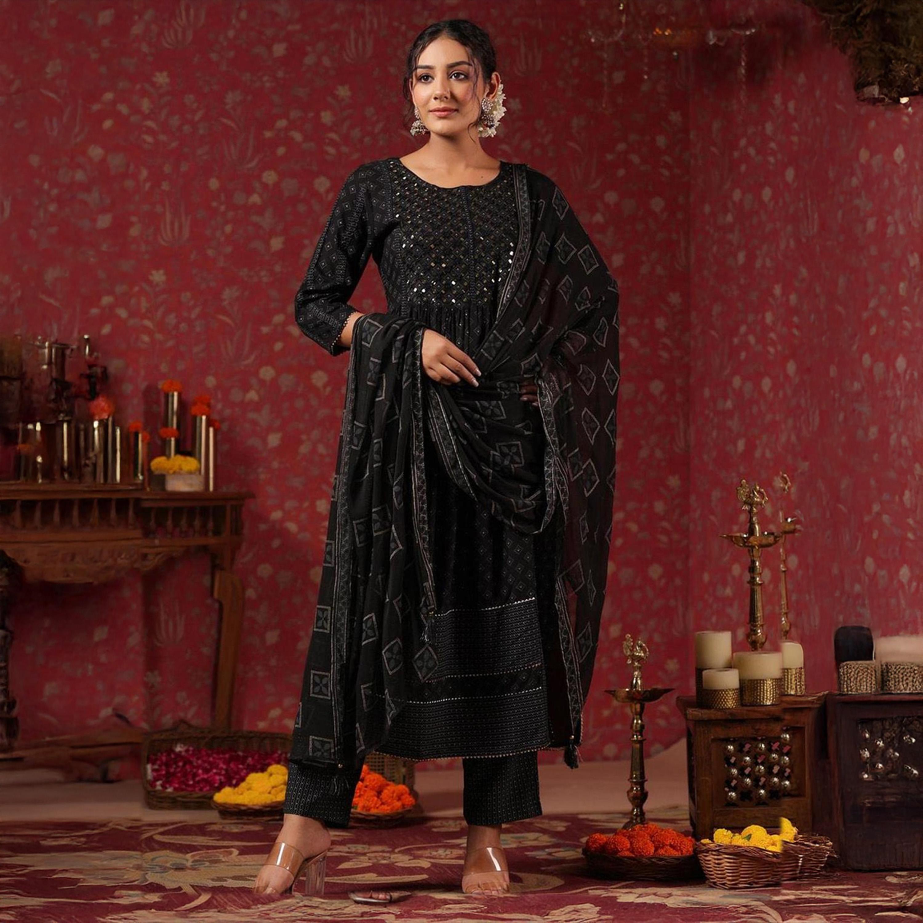 إيشين - طقم كورتا من قماش رايون فيسكوز أسود مع بنطال ووشاح-women-clothing-ethnicwear-kurtasets-image-1