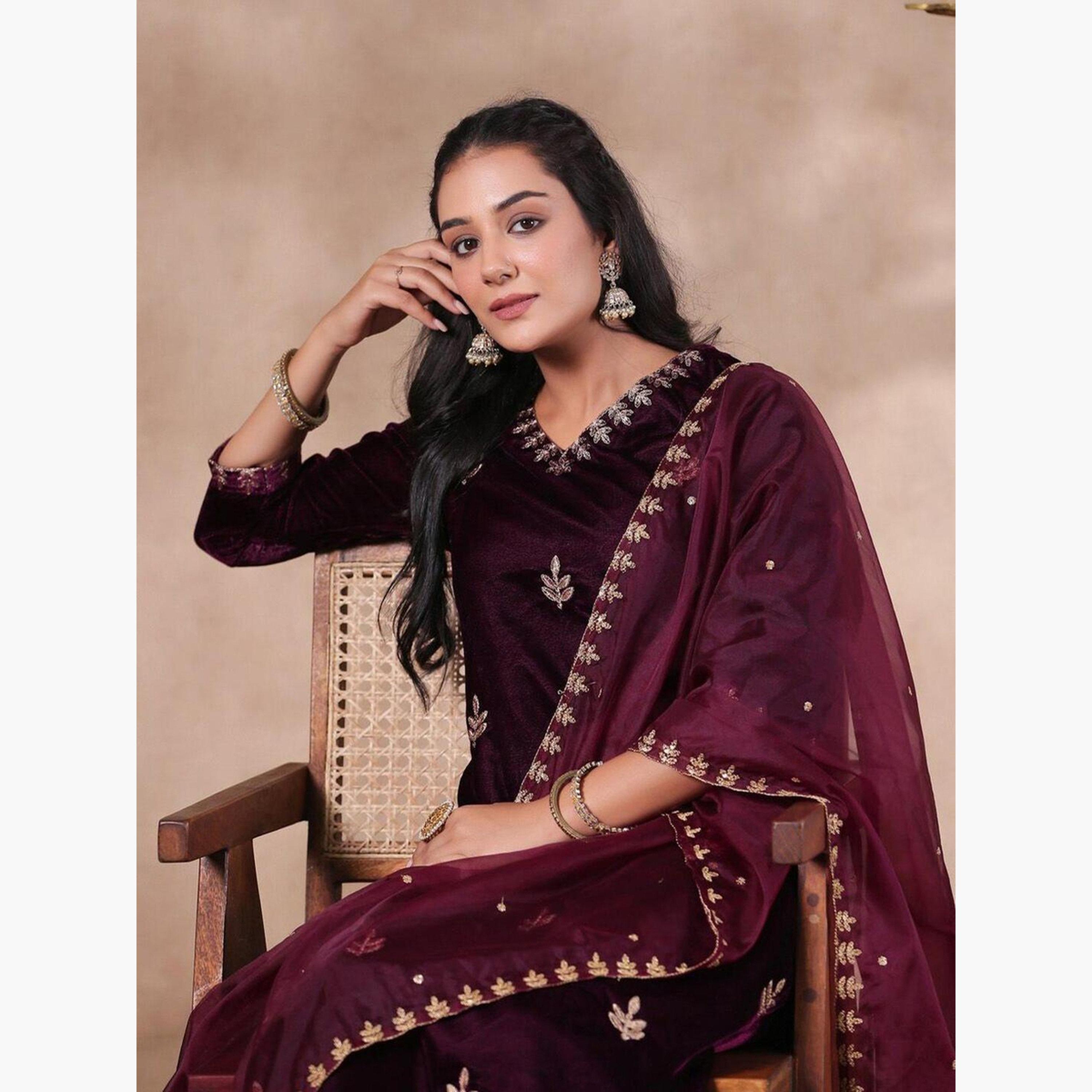 إيشين - طقم كورتا مخملي أرجواني مع بنطال دوباتا-women-clothing-ethnicwear-kurtasets-image-2