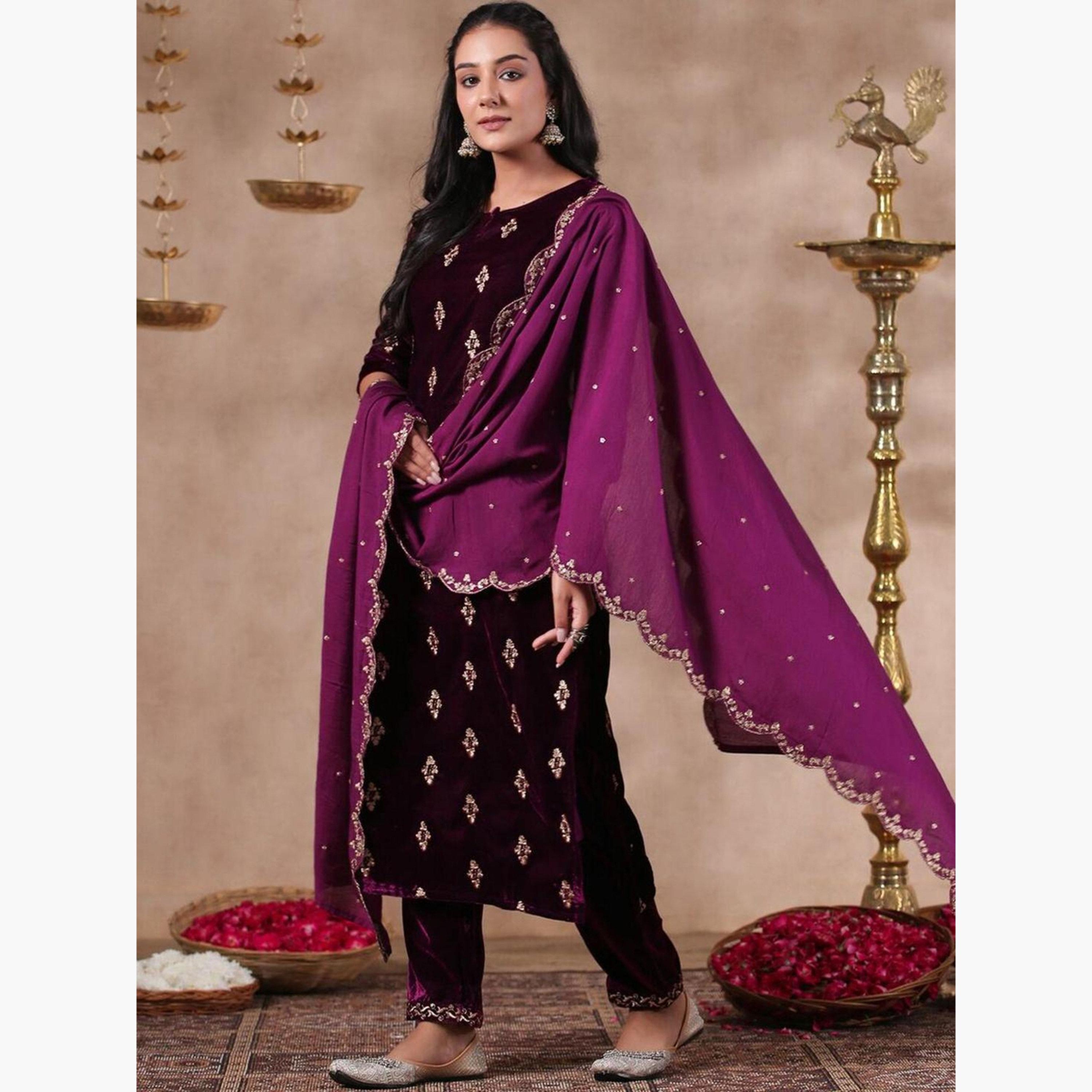 إيشين - طقم كورتا مخملي أرجواني مع بنطال دوباتا-women-clothing-ethnicwear-kurtasets-image-4