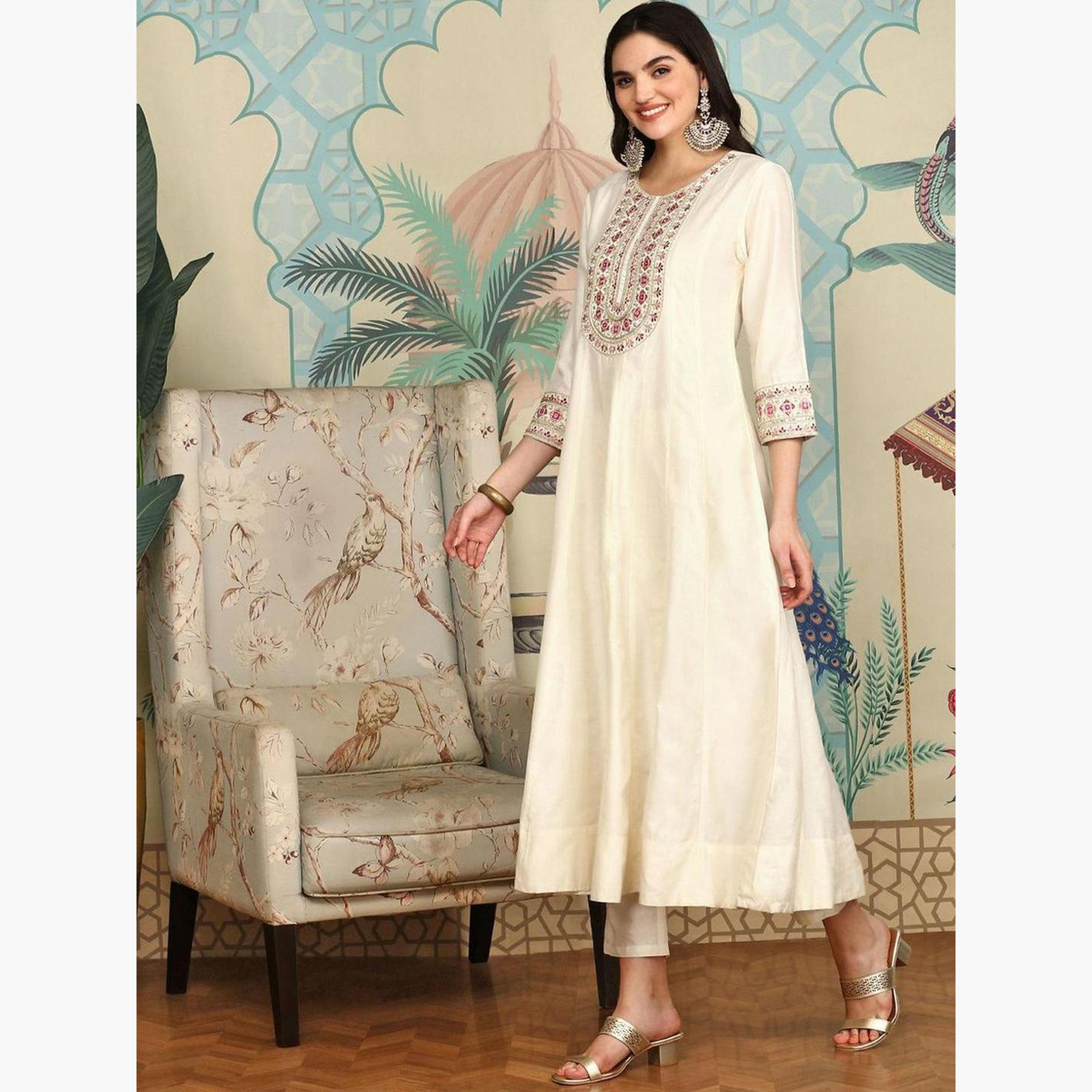 Ishin Women Off White Kurta with Pants and Dupatta Set-women-clothing-ethnicwear-kurtasets-image-4
