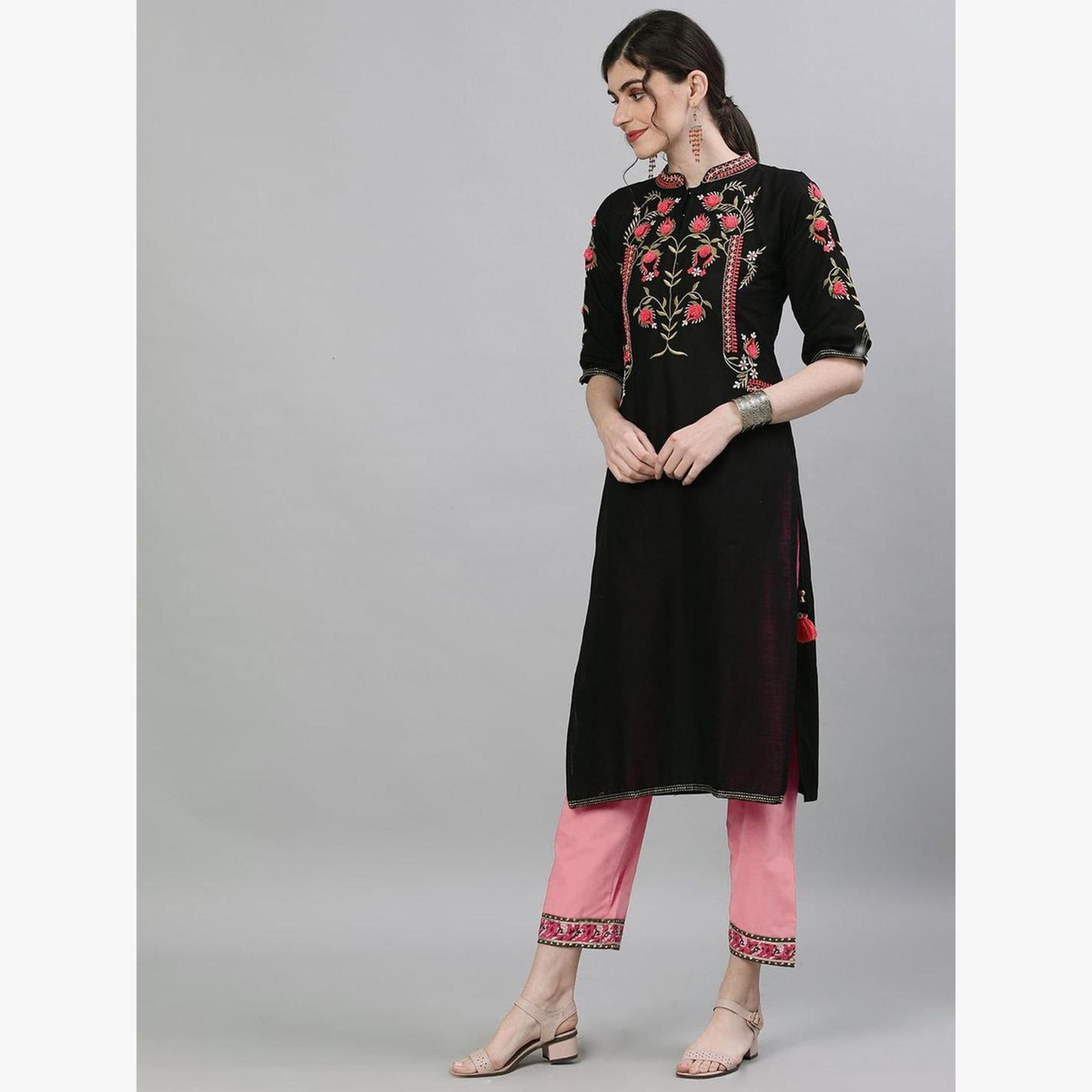 طقم كورتا مطرزة بزهور وبنطال-women-clothing-ethnicwear-kurtasets-image-2