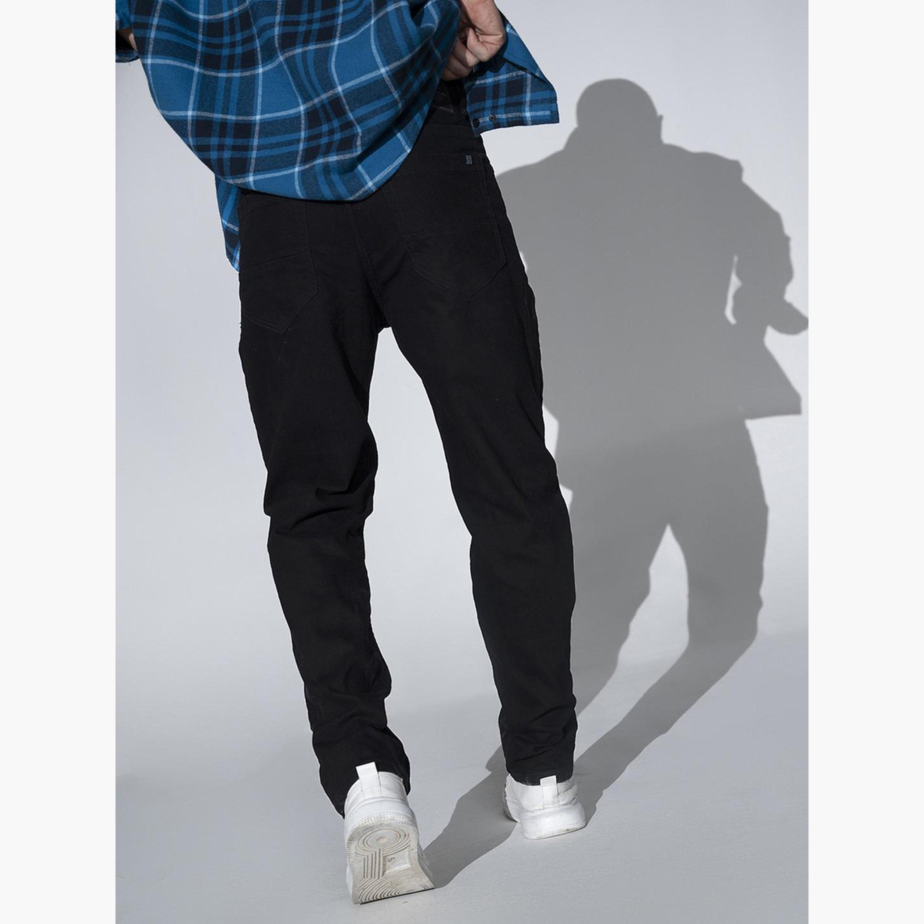 هوبرهولم - بنطال جينز مطاطي بتصميم مستقيم ومظهر أنيق-men-clothing-bottoms-jeans-image-3