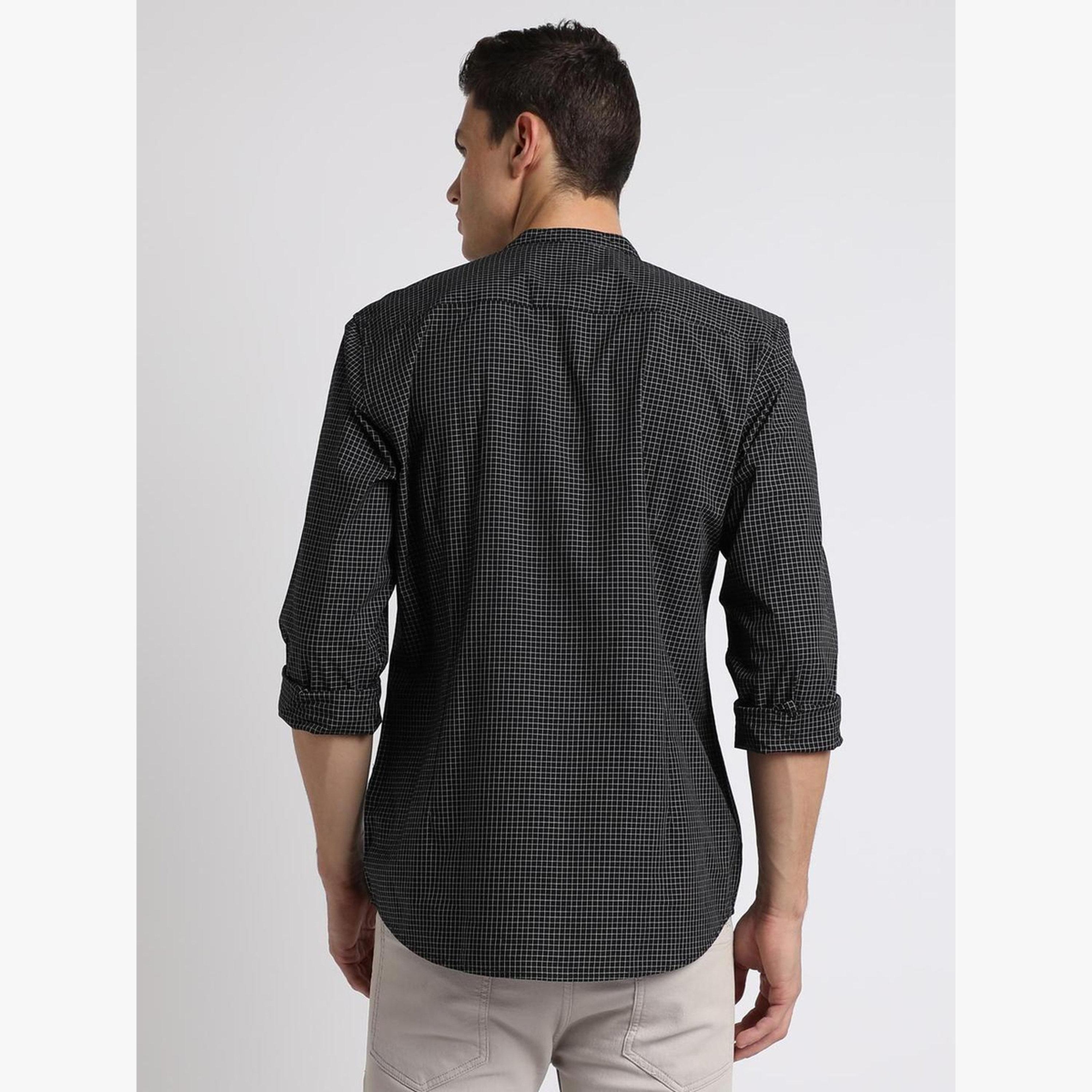 قميص قطن بقصة ضيقة وطبعة هندسية-men-clothing-shirts-image-3