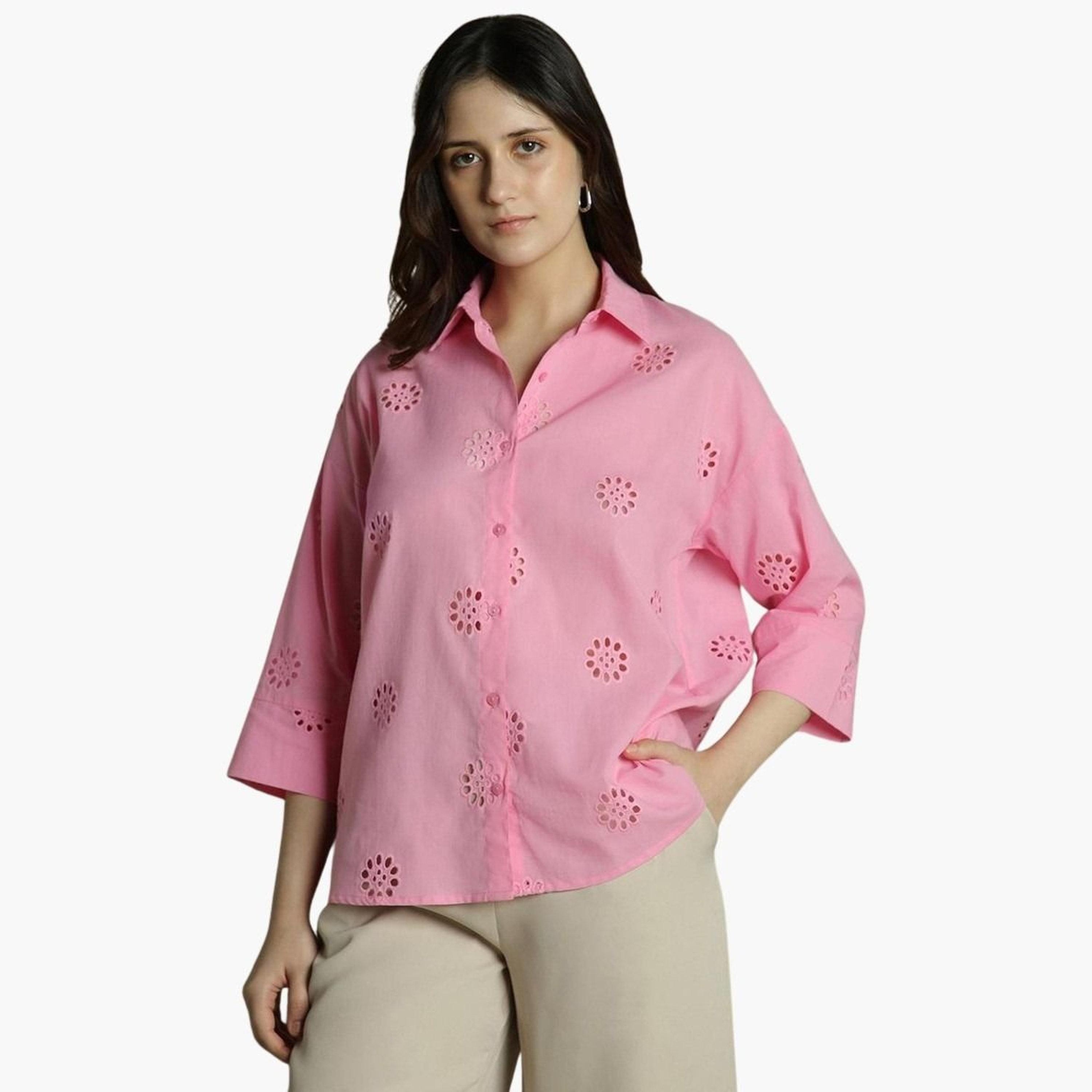 دينيس لينغو - قميص شيفلي كاجوال مريح باللون الوردي للنساء-women-clothing-shirtsandblouses-shirts-image-1