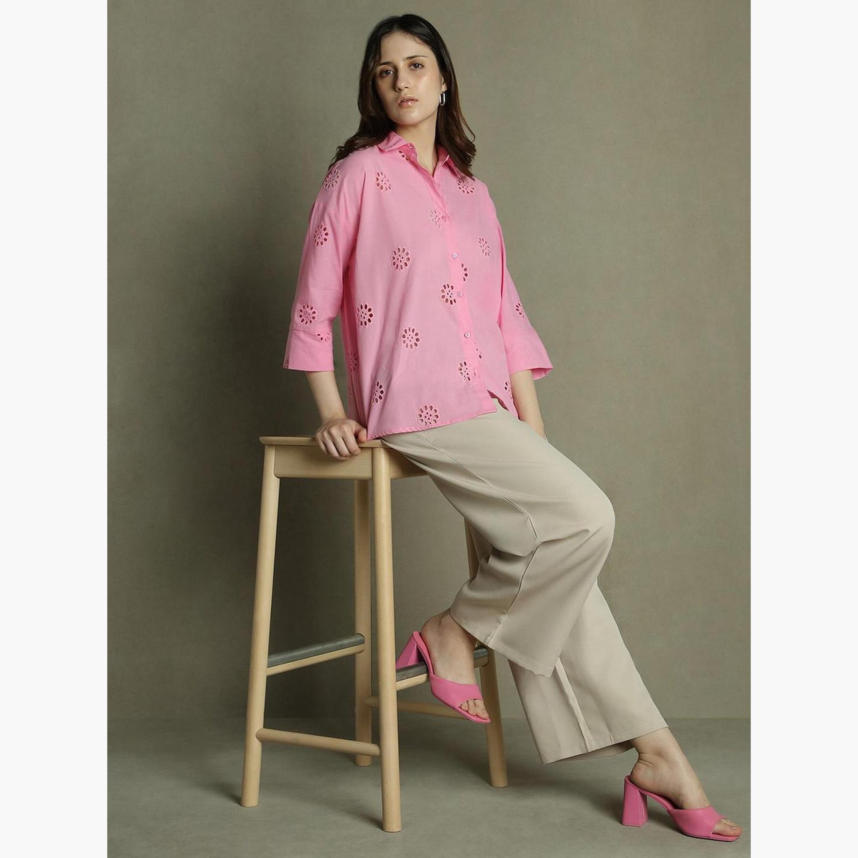 دينيس لينغو - قميص شيفلي كاجوال مريح باللون الوردي للنساء-women-clothing-shirtsandblouses-shirts-image-2