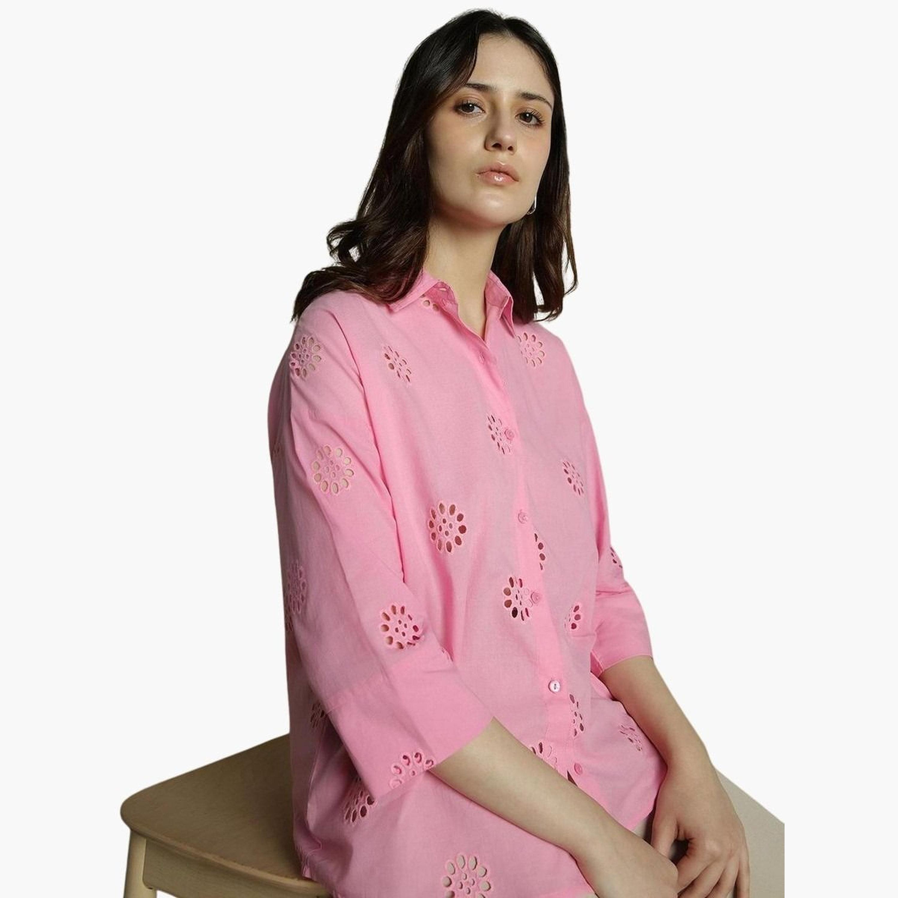 دينيس لينغو - قميص شيفلي كاجوال مريح باللون الوردي للنساء-women-clothing-shirtsandblouses-shirts-image-5