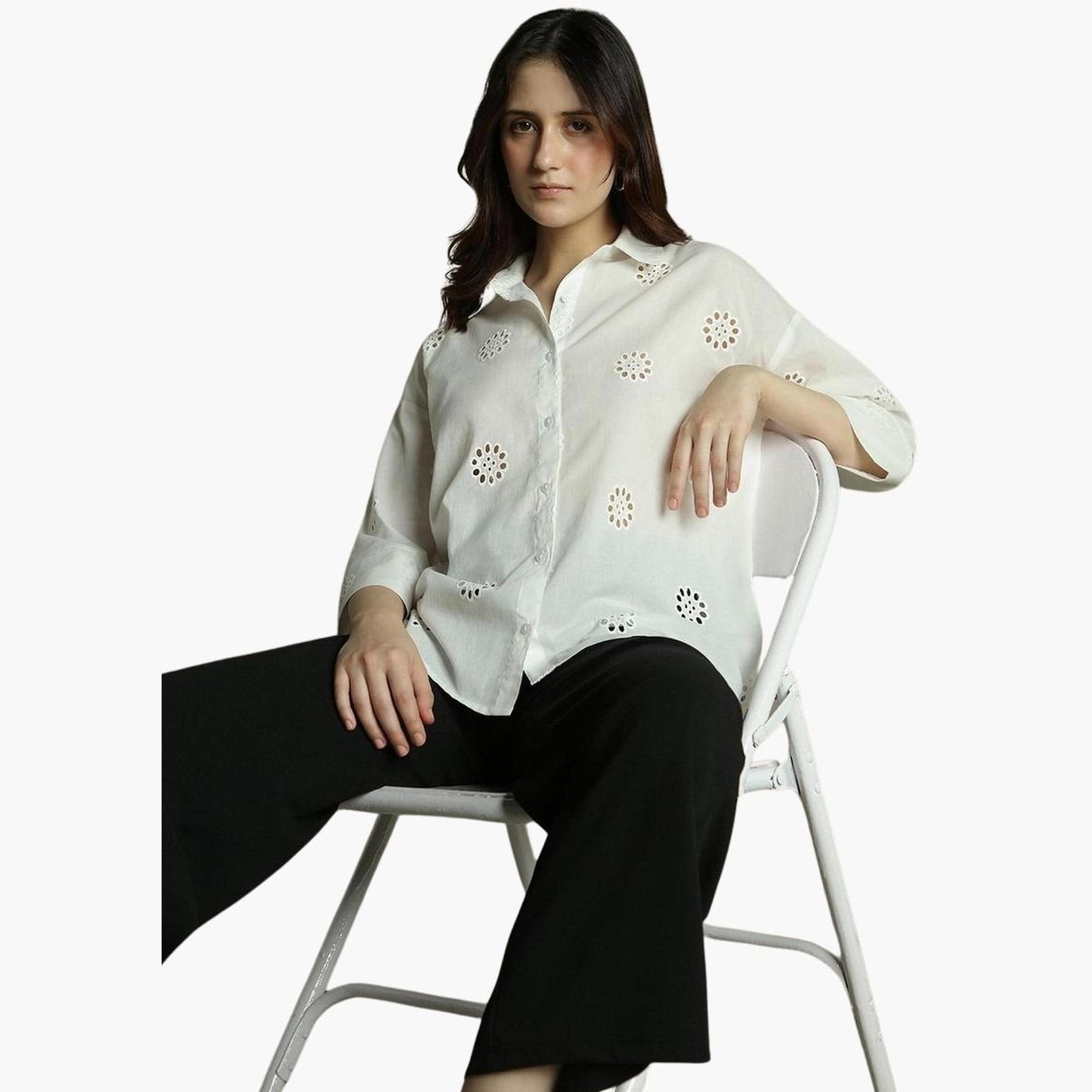دينيس لينغو - قميص شيفلي كاجوال أبيض مريح للنساء-women-clothing-shirtsandblouses-shirts-image-6