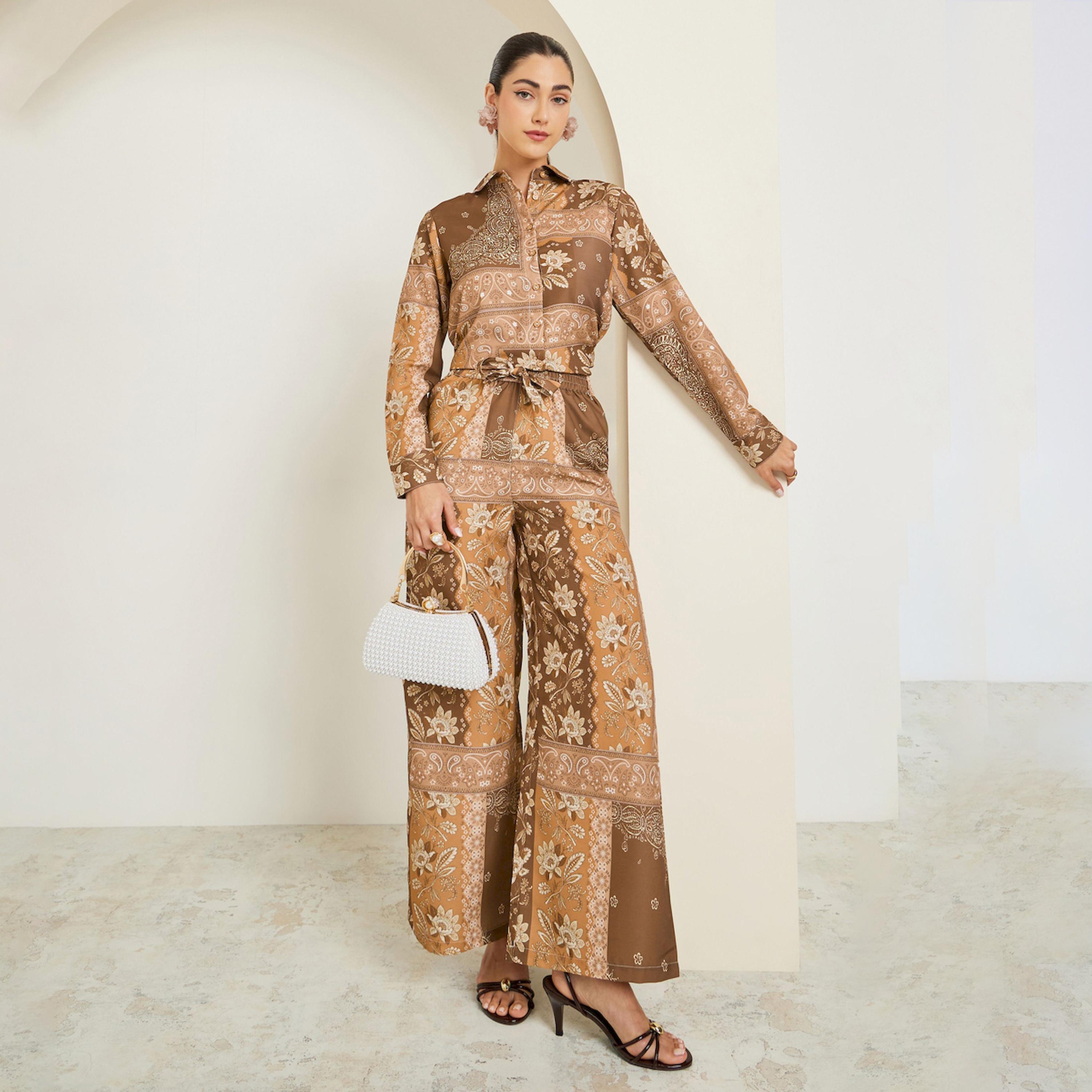 طقم متناسق قميص مطبوع وبنطال بأرجل واسعة-women-clothing-coordsets-image-1