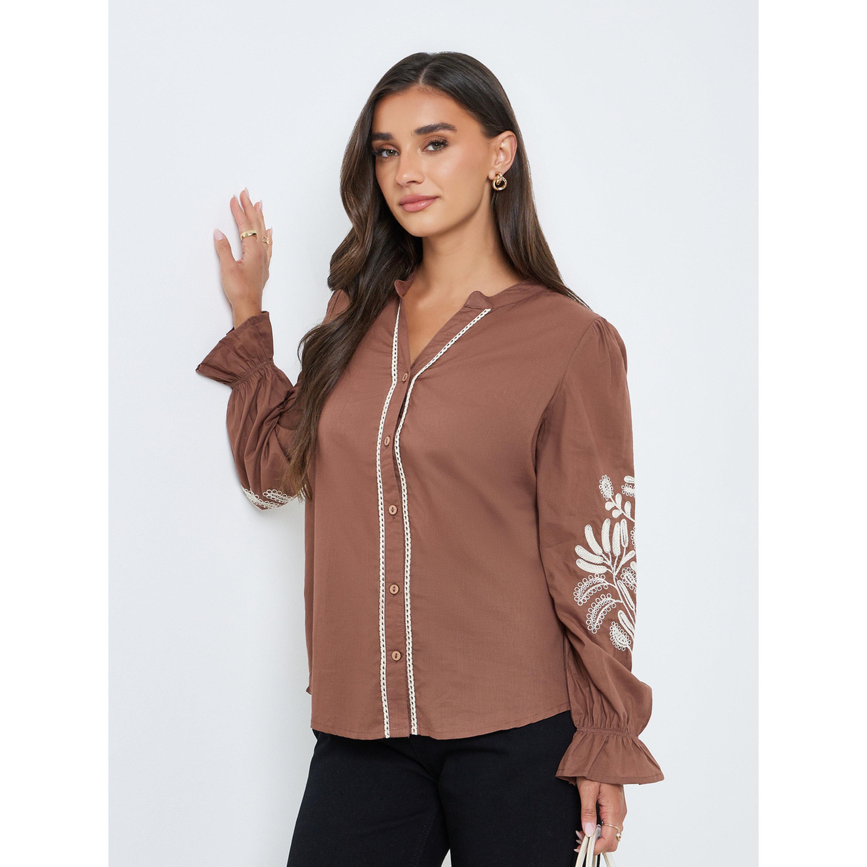 بلوزة بتفاصيل مُطرّزة وأكمام طويلة-women-clothing-shirtsandblouses-blouses-image-1