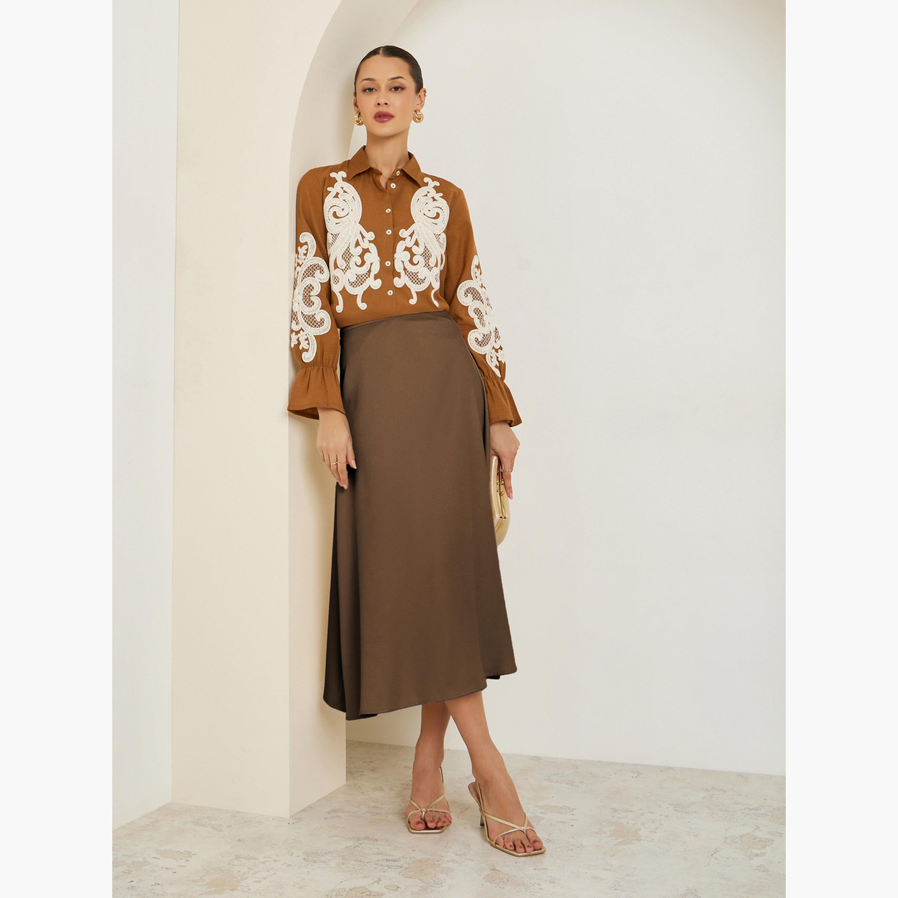 بلوزة بتفاصيل مُطرّزة بنمط بيزلي-women-clothing-shirtsandblouses-shirts-image-2