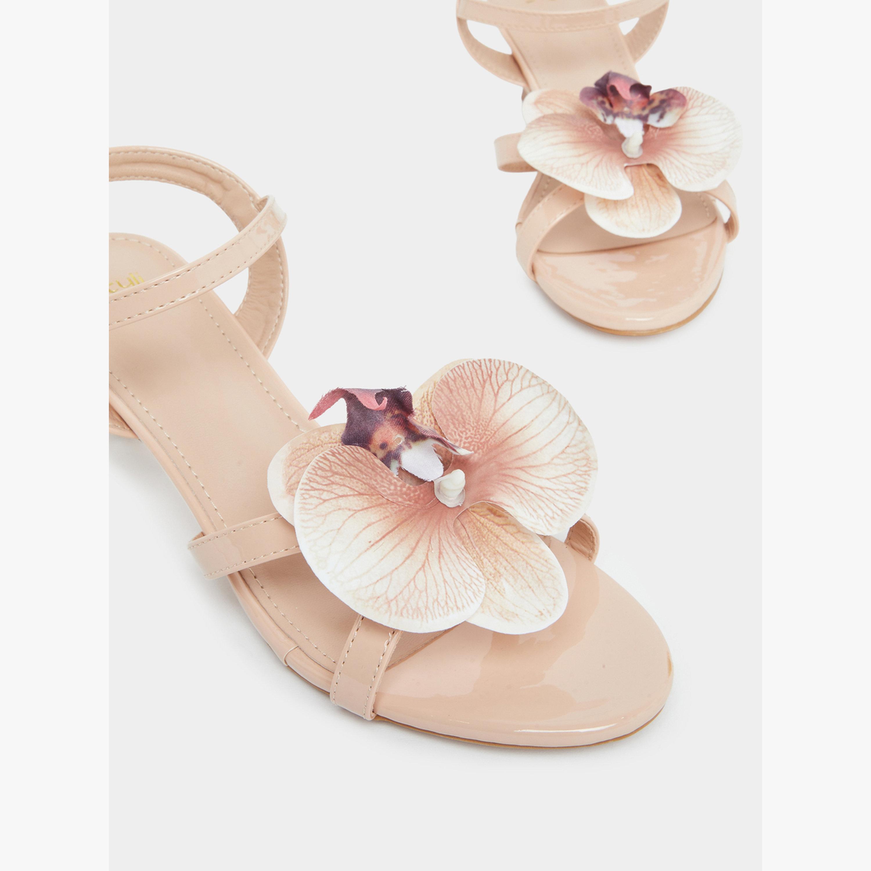 صندل بكعب قطة ومزين بزهرة-women-shoes-sandals-heeled-image-3