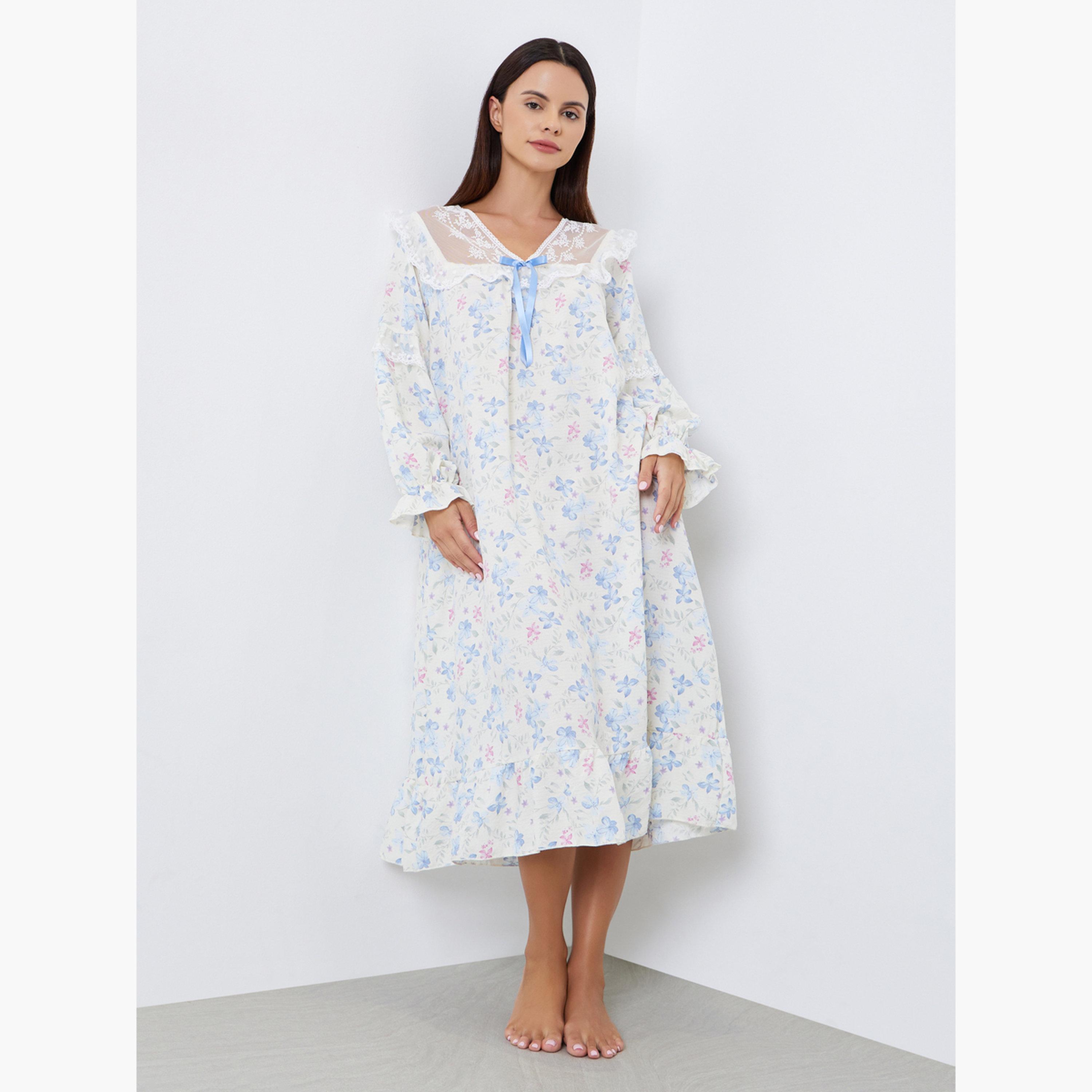 قميص نوم مطرز بزهور ناعمة وفيونكة وحافة مكشكشة-women-clothing-nightwear-nighties-image-1