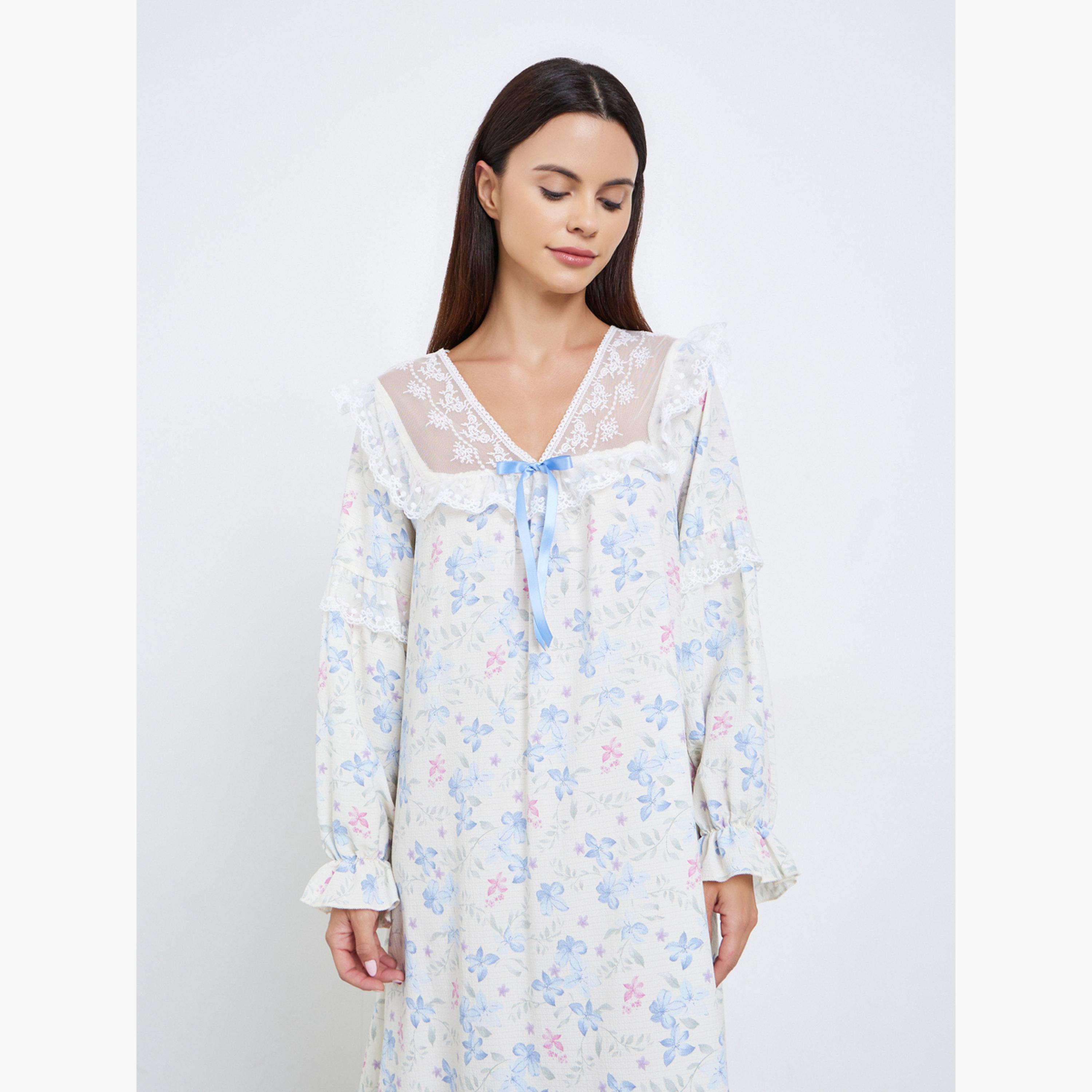 قميص نوم مطرز بزهور ناعمة وفيونكة وحافة مكشكشة-women-clothing-nightwear-nighties-image-2