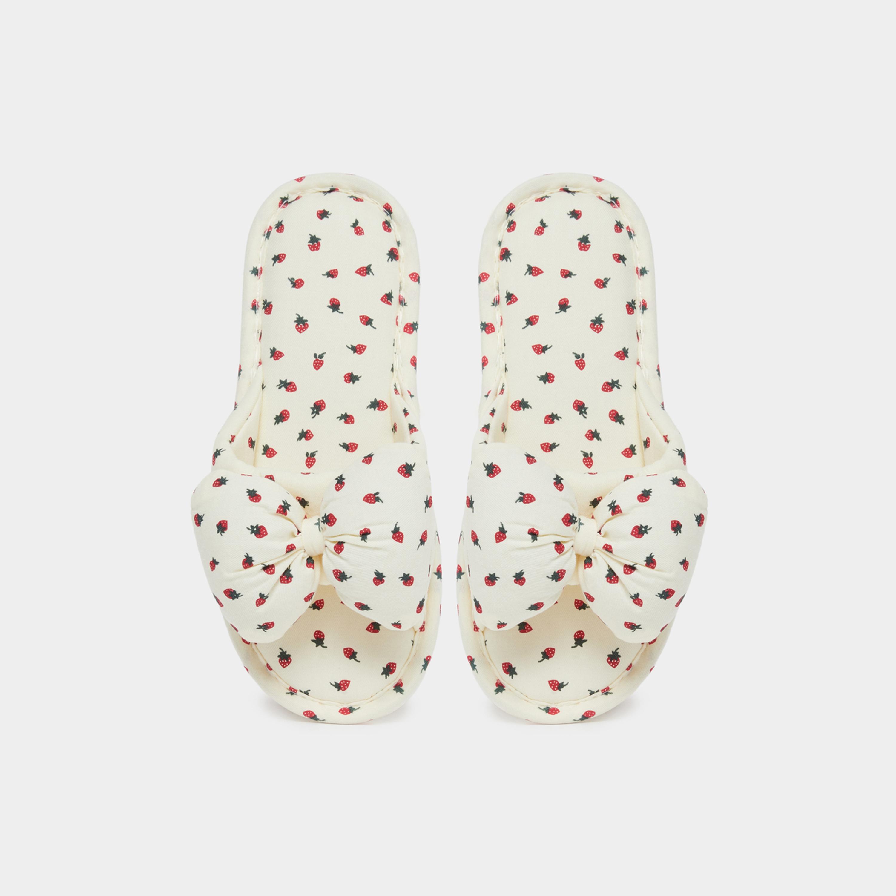 ستايلي - شبشب غرفة نوم نسائي بطبعة الفراولة مع فيونكة-women-shoes-bedroomslippers-image-4