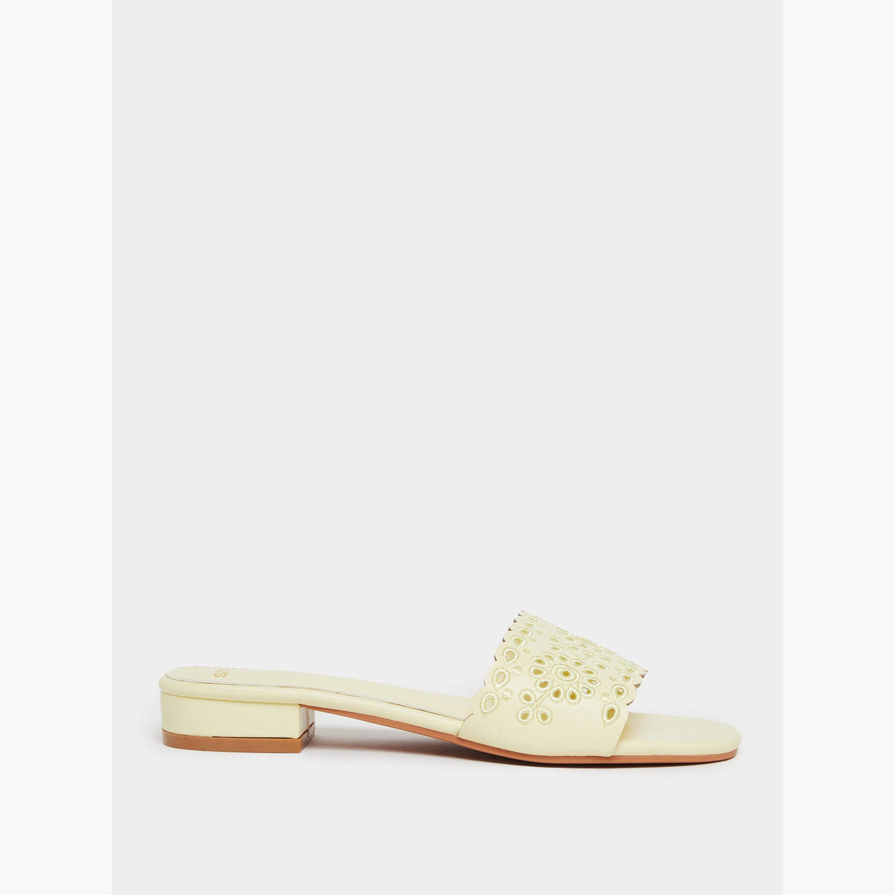 صندل بمقدمة مفتوحة وسير مطرز-women-shoes-sandals-heeled-image-2