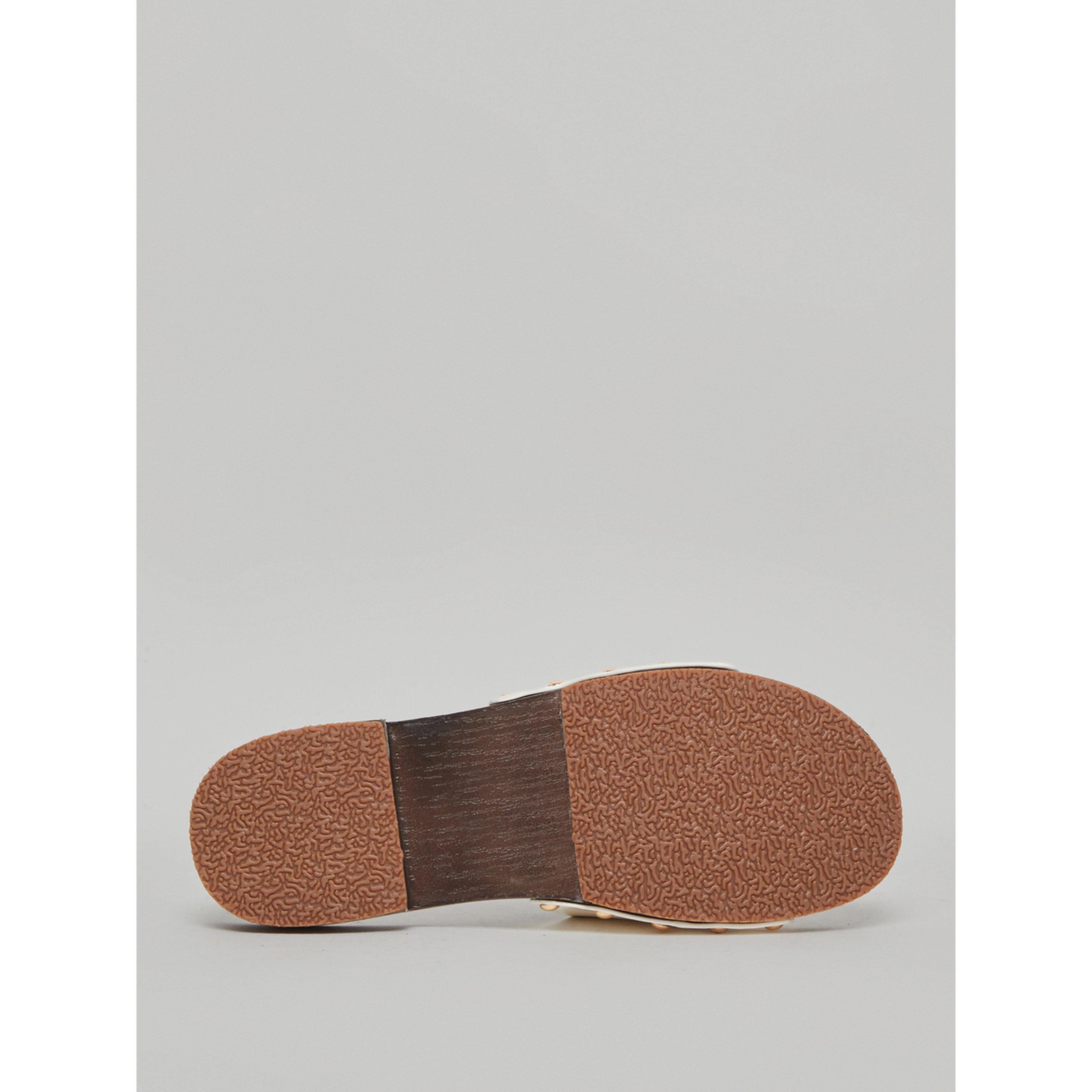 صندل فلات جلد لامع أبيض-women-shoes-sandals-flats-image-5