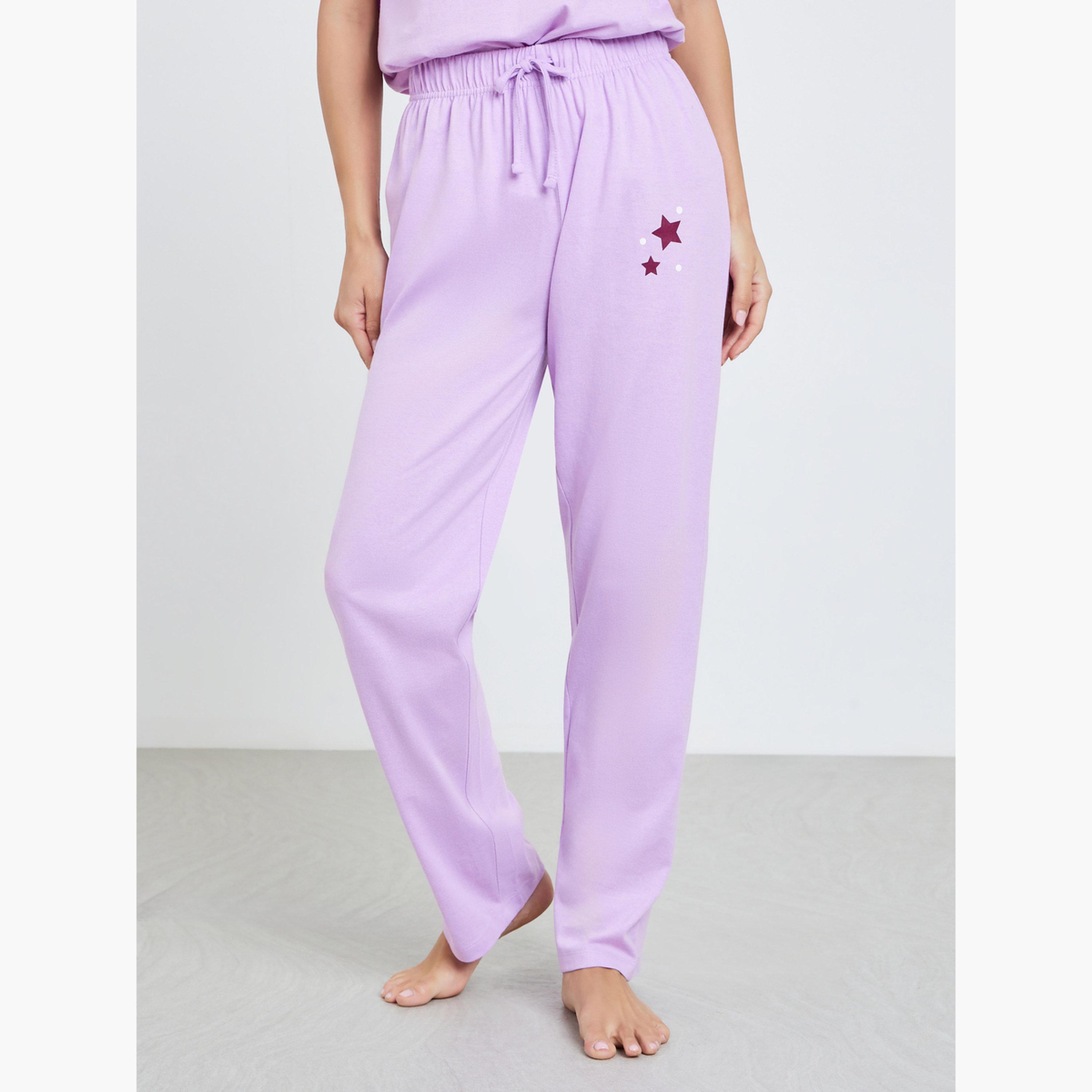 طقم بيجاما من بنطال وتيشيرت بطبعة جرافيك-women-clothing-nightwear-pyjamas-longsets-image-5